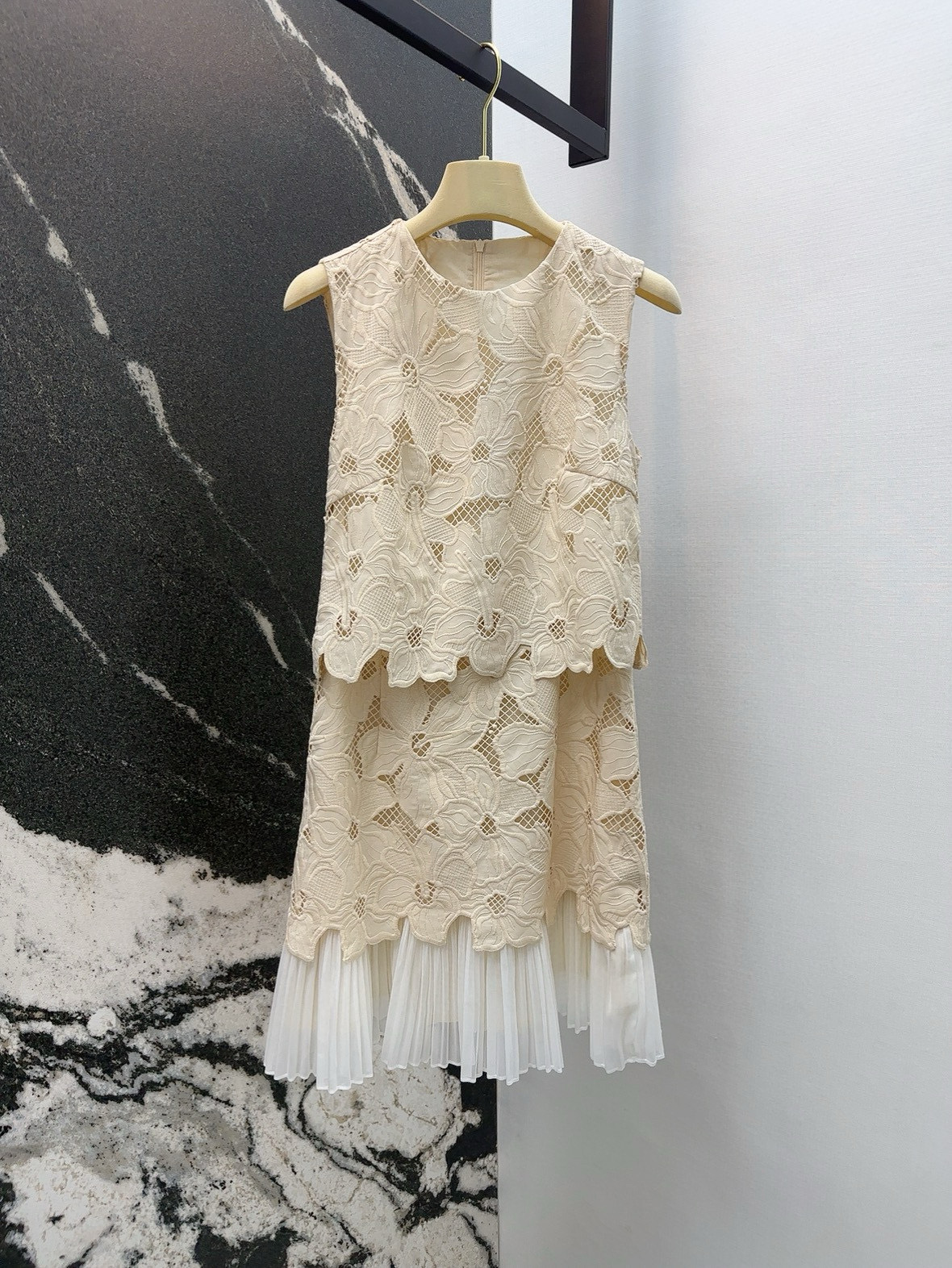 Original VLTN 25SS Female Suit: Sweet-Freak Almond Flower Design, Versatile and Stylish. - 图片 1