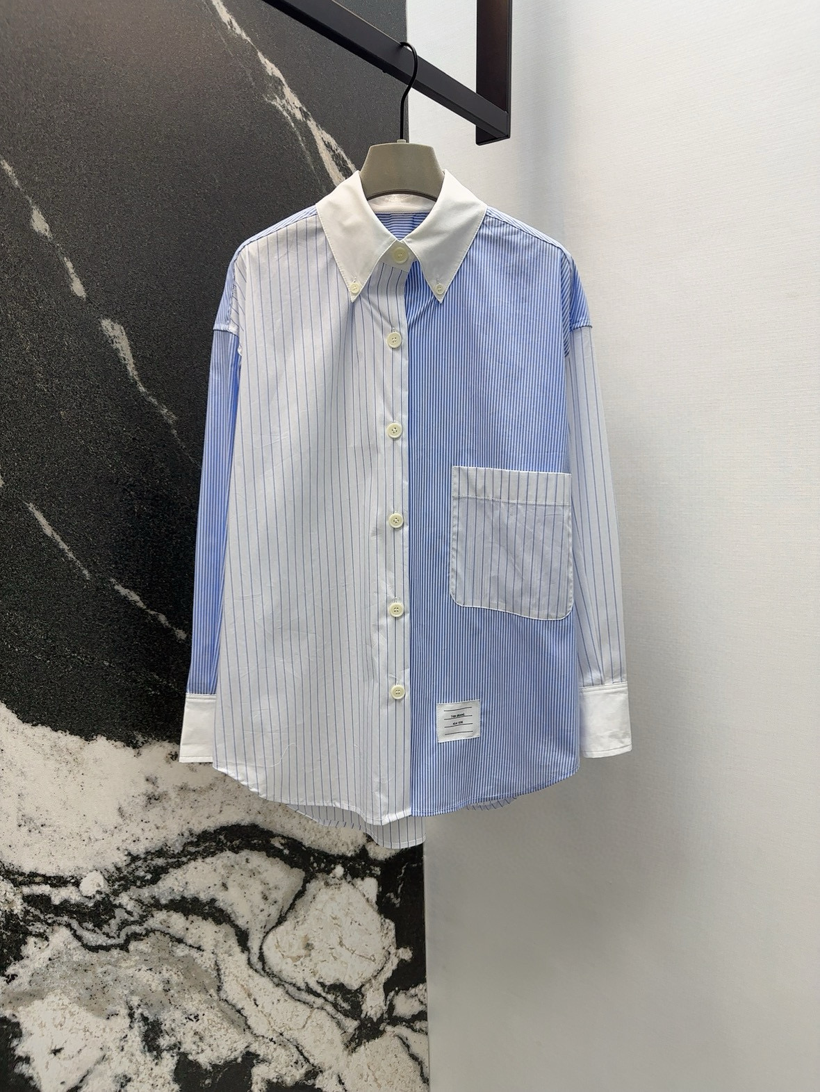 Stylish Colored Long-Sleeved Shirt with Classic Design and Pure Cotton Fabric - 图片 1