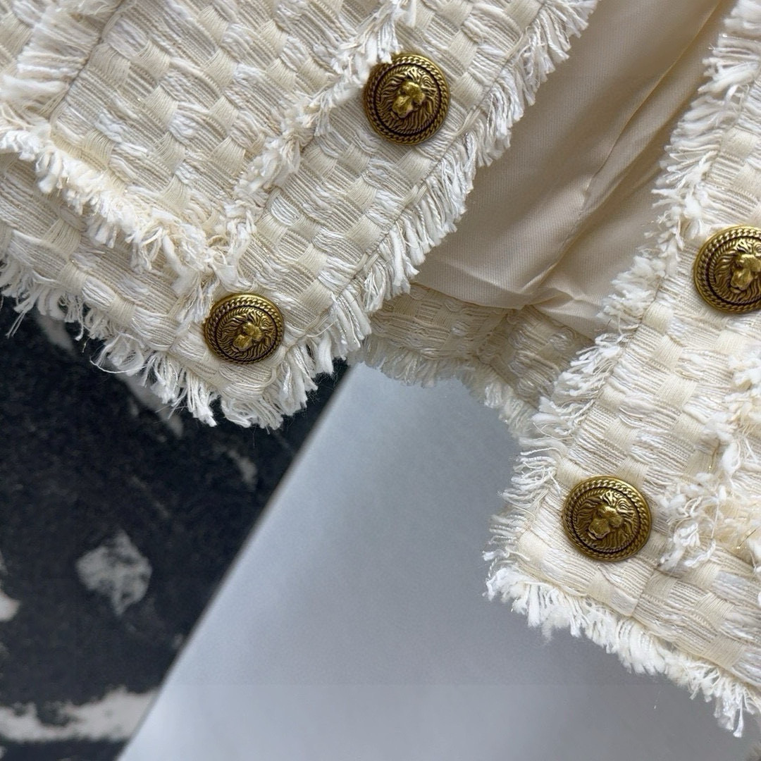 Stylish BAL 24SS Female Suit: First-rate Hard-core Design with Double-button Knitting - 图片 6