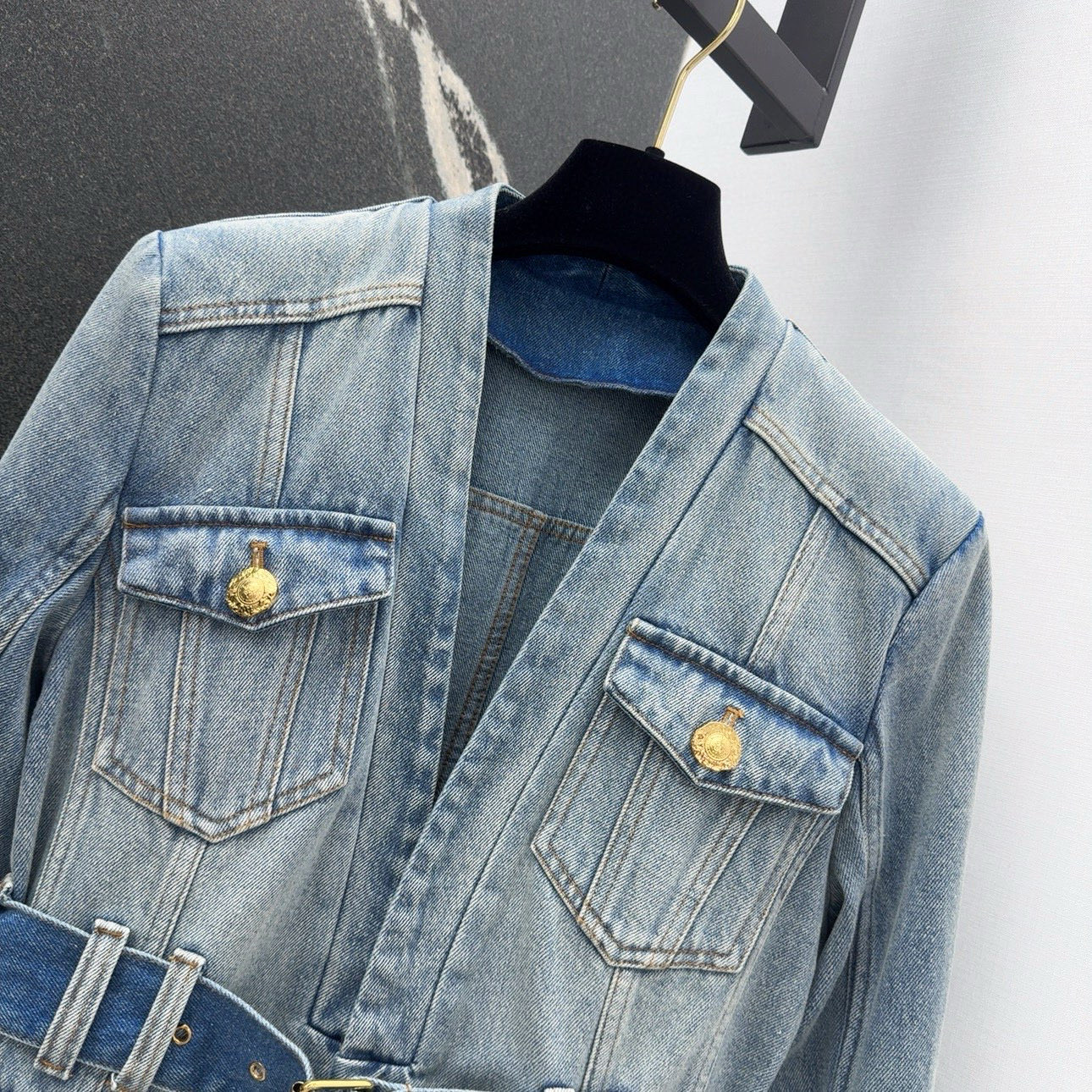 Stylish One-on-One Female Suit with BAL 25SS Blue Cowboy Coat for Autumn - 图片 3