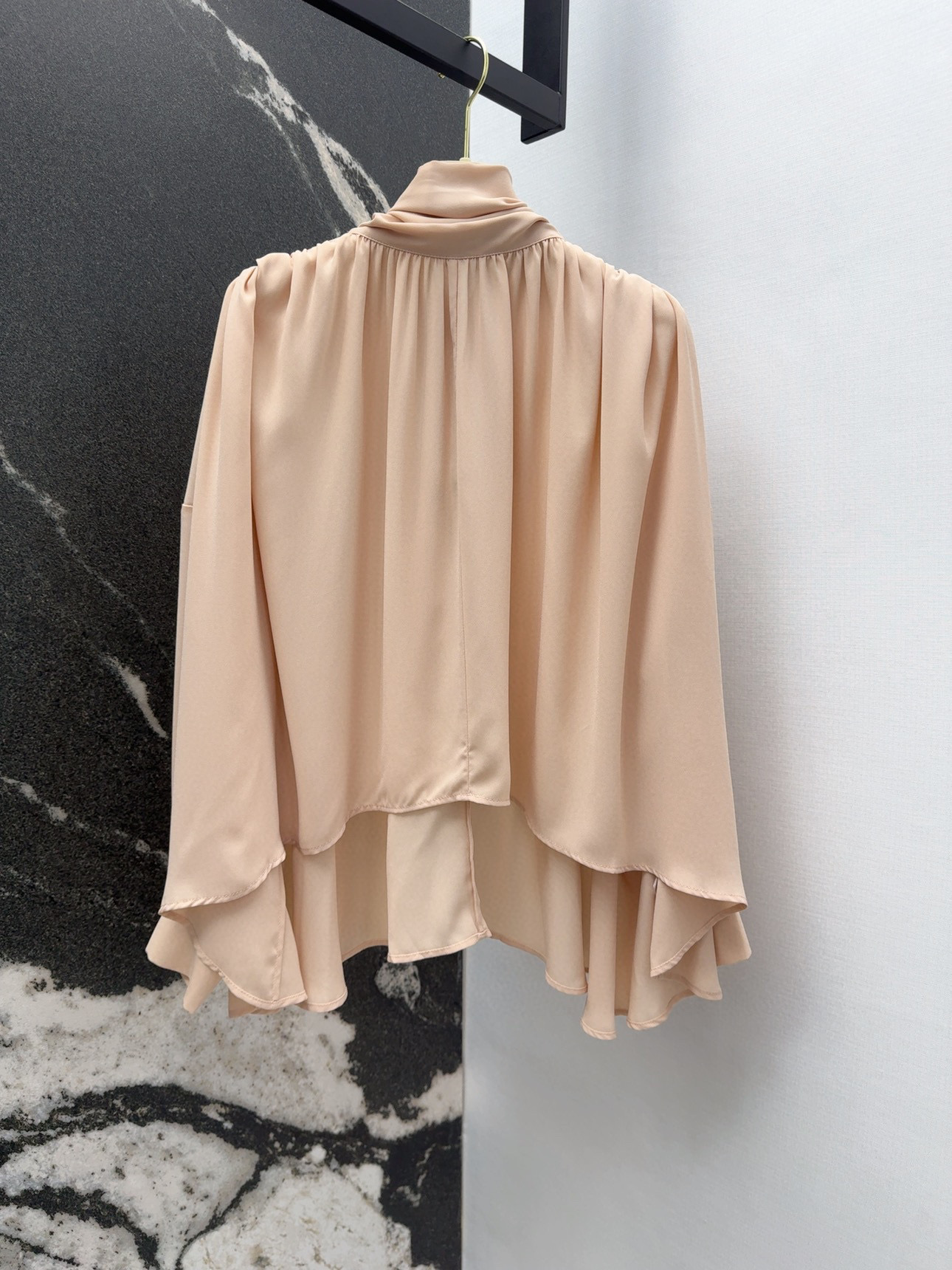 “Chic and Comfortable Women’s Suit with Stylish Design and Quality Fabrics”