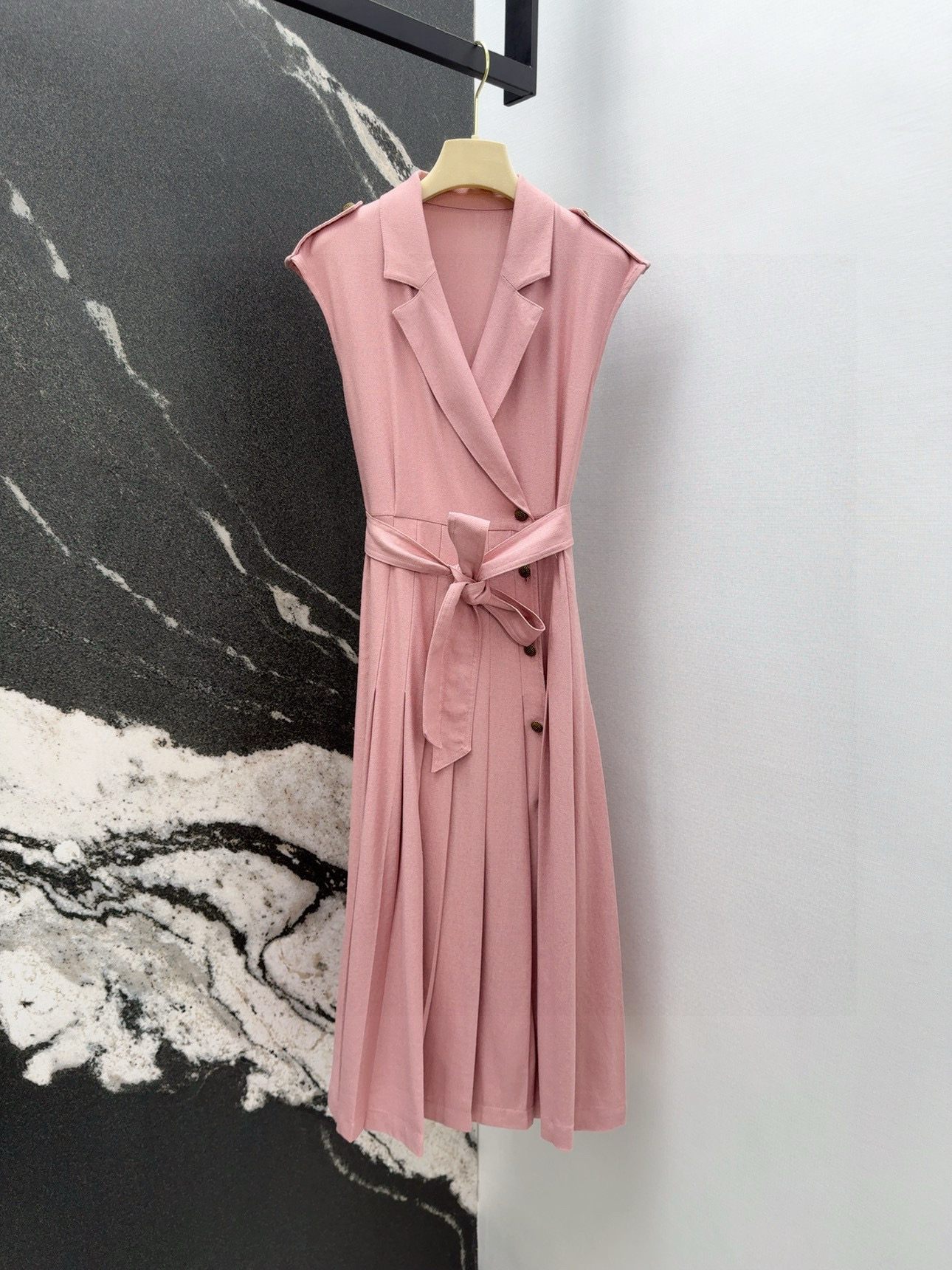“High-Intensity Silk Dress with Embroidery and Loose Belt for Spring & Summer – Importer’s Choice”