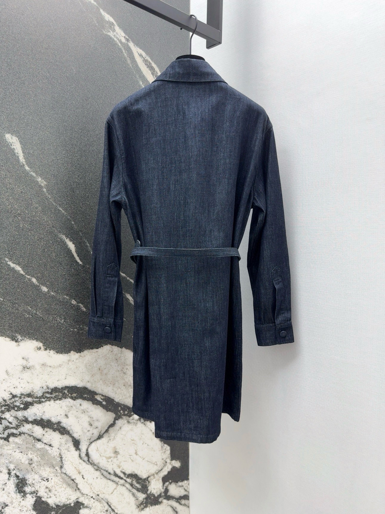 Title: “FD 25SS Women’s Clothes Collection Features Stylish Cowboy Shirt and Dresses” Summary: Original draught women’s clothes with new cowboy shirt, retro circle belts, and gold H-style - 图片 9