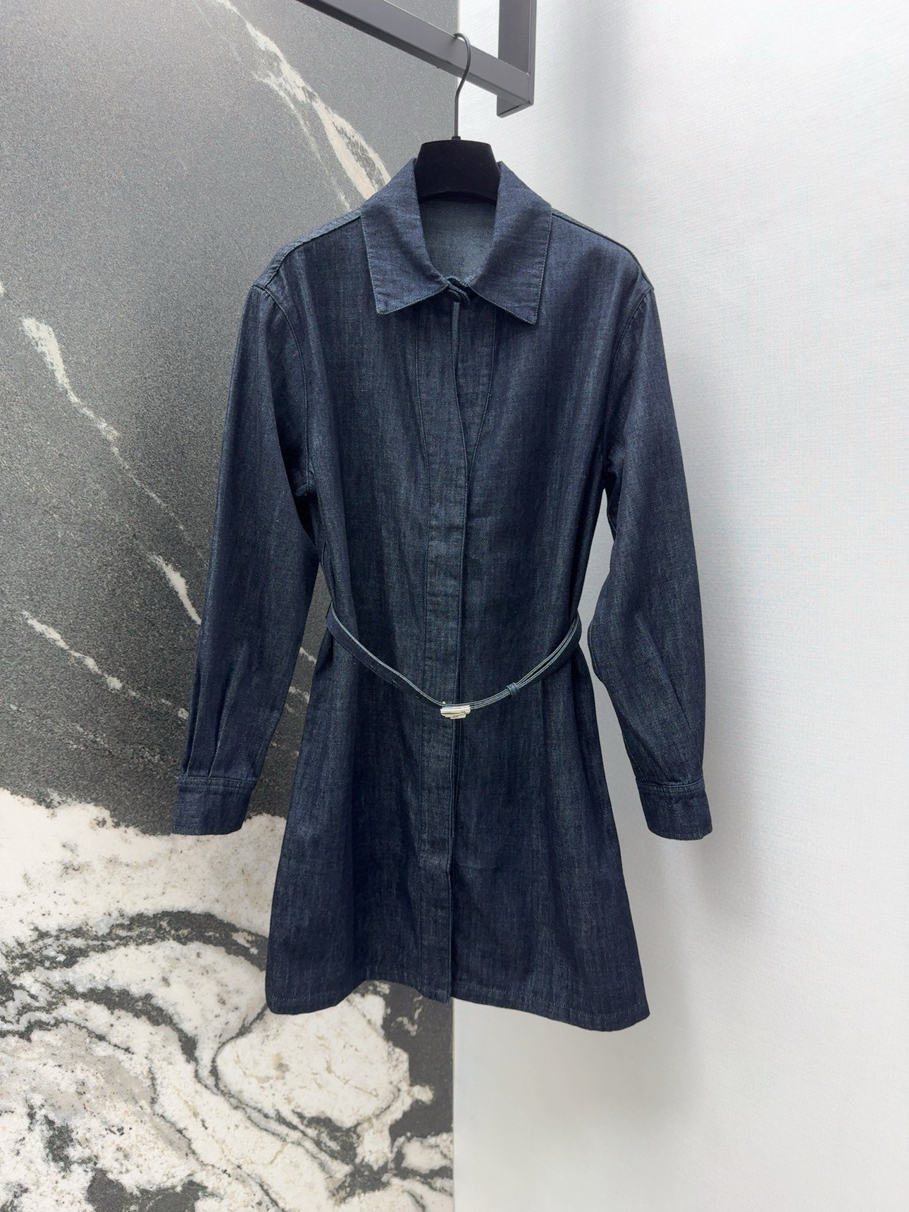 Title: “FD 25SS Women’s Clothes Collection Features Stylish Cowboy Shirt and Dresses” Summary: Original draught women’s clothes with new cowboy shirt, retro circle belts, and gold H-style