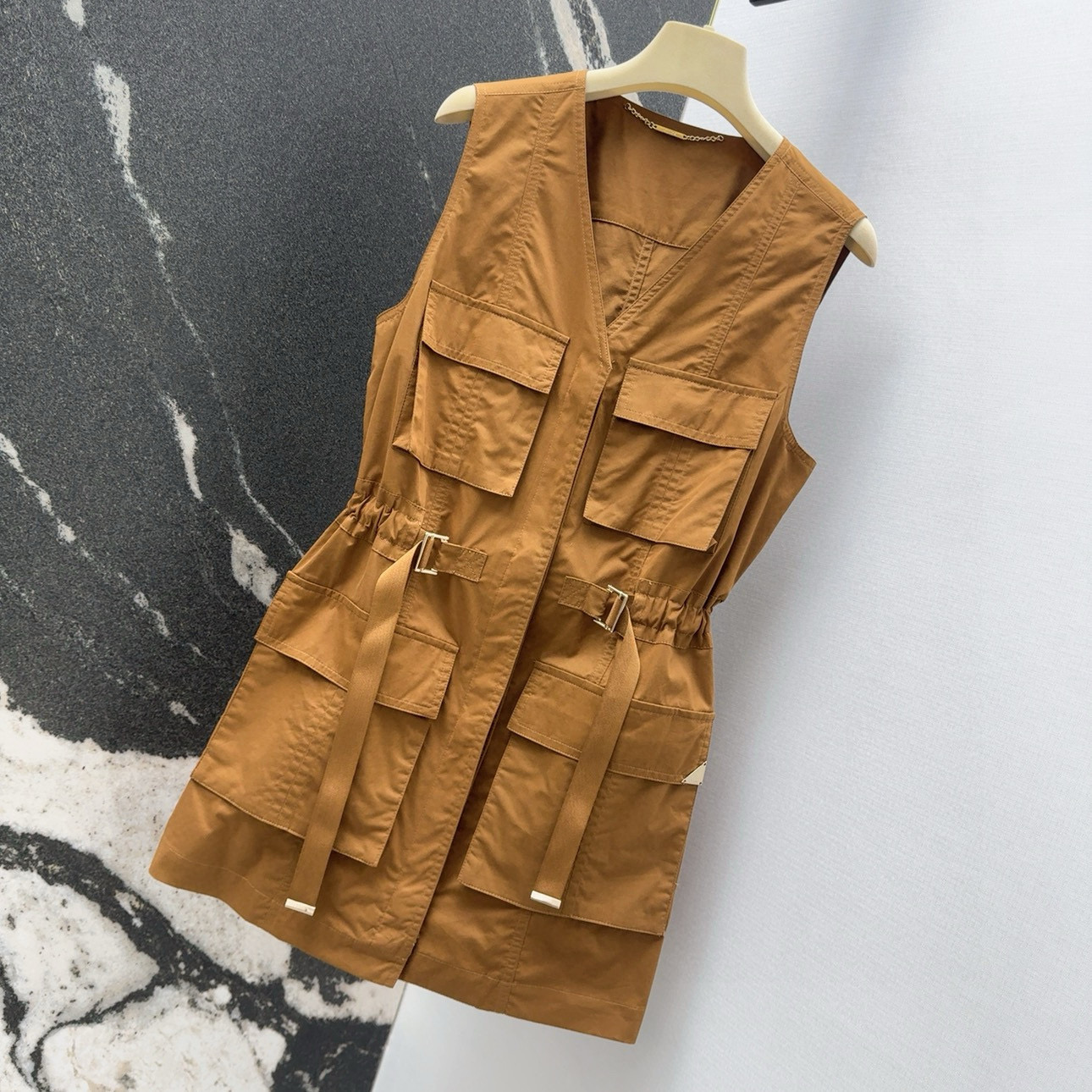 Spring and Summer Fashion: Deconstructive Teenage Girl Garb with Molecular Airworker Dress Design - 图片 2