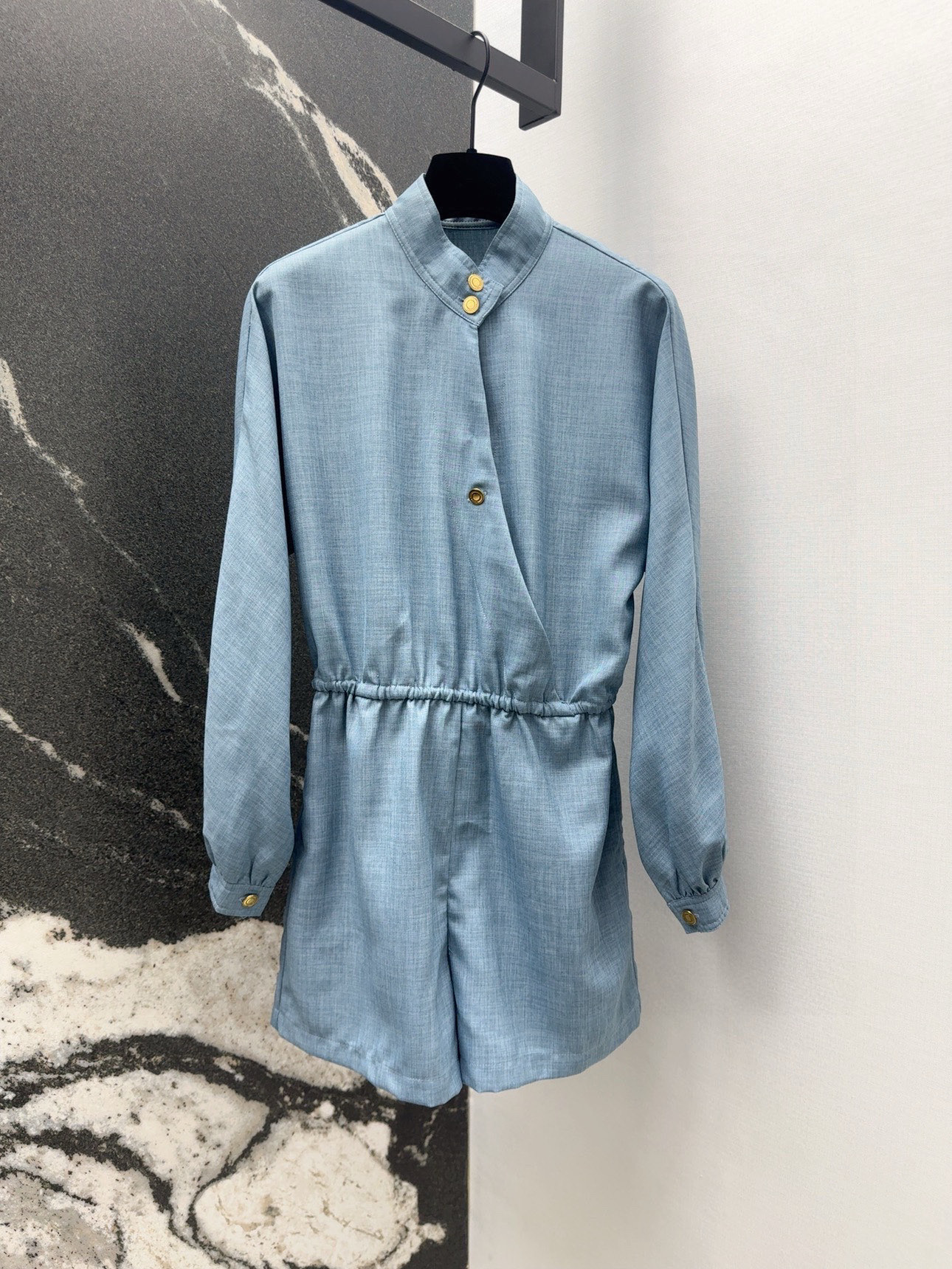 “Versatile and Stylish Southern Fahrenheit-Inspired Long-Sleeved Top for All Seasons” - 图片 1