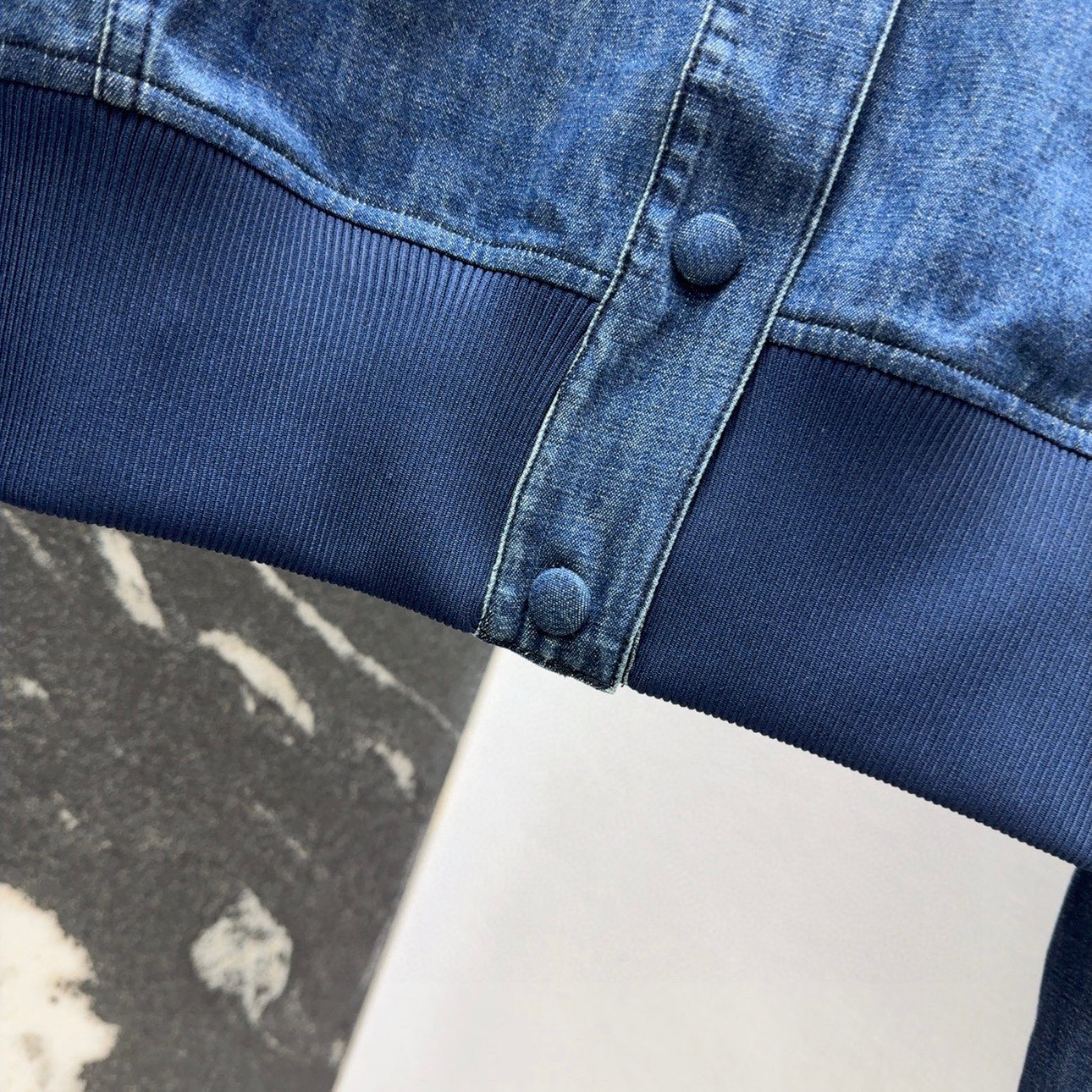 “Vintage Female Cowboy Jacket: Custom-Made Mordon Fabric with Retro Style and Water-Washing Detail” - 图片 6