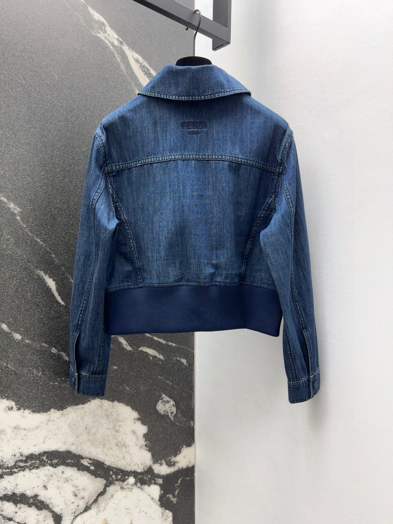 “Vintage Female Cowboy Jacket: Custom-Made Mordon Fabric with Retro Style and Water-Washing Detail” - 图片 8