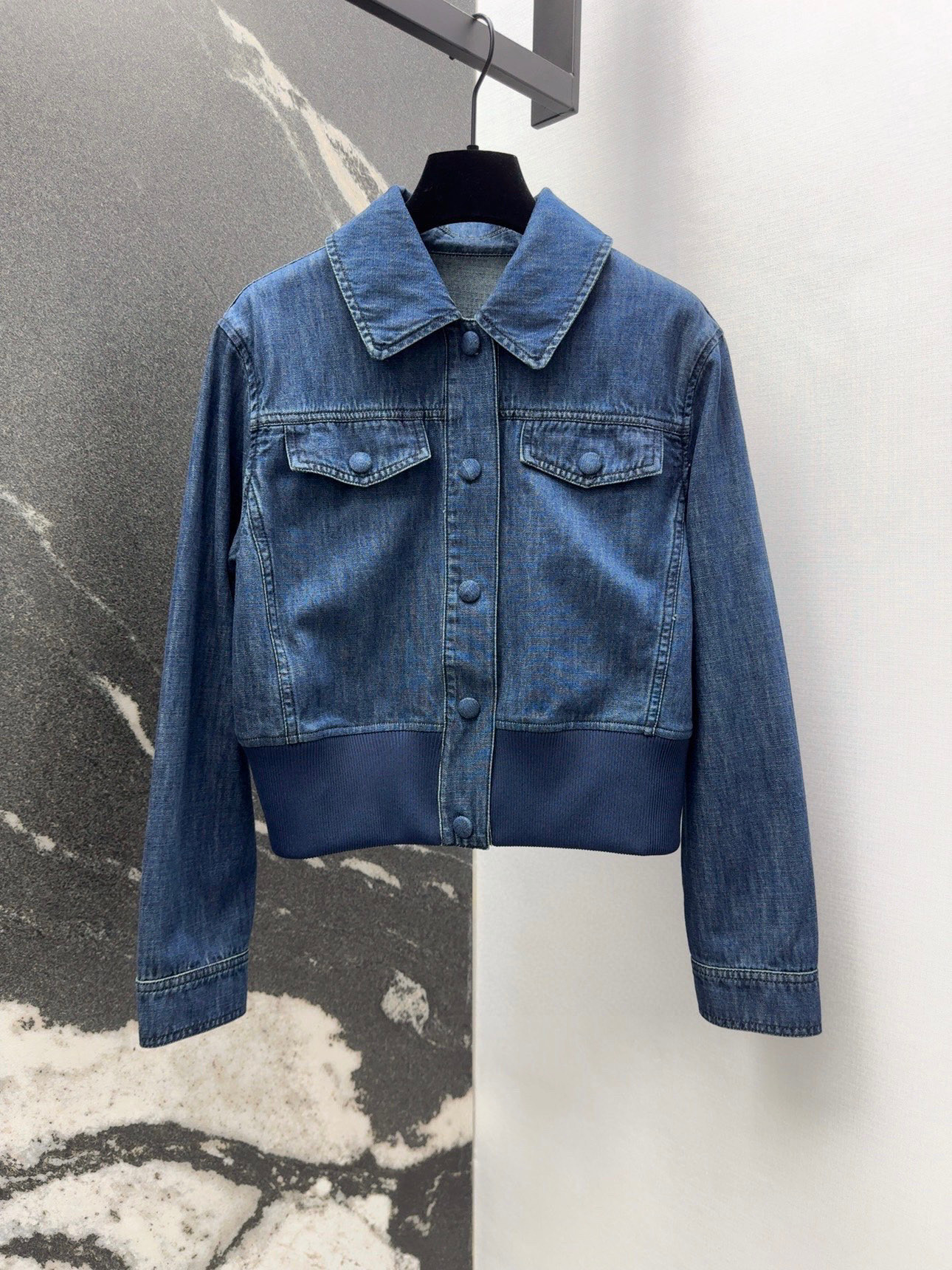 “Vintage Female Cowboy Jacket: Custom-Made Mordon Fabric with Retro Style and Water-Washing Detail”