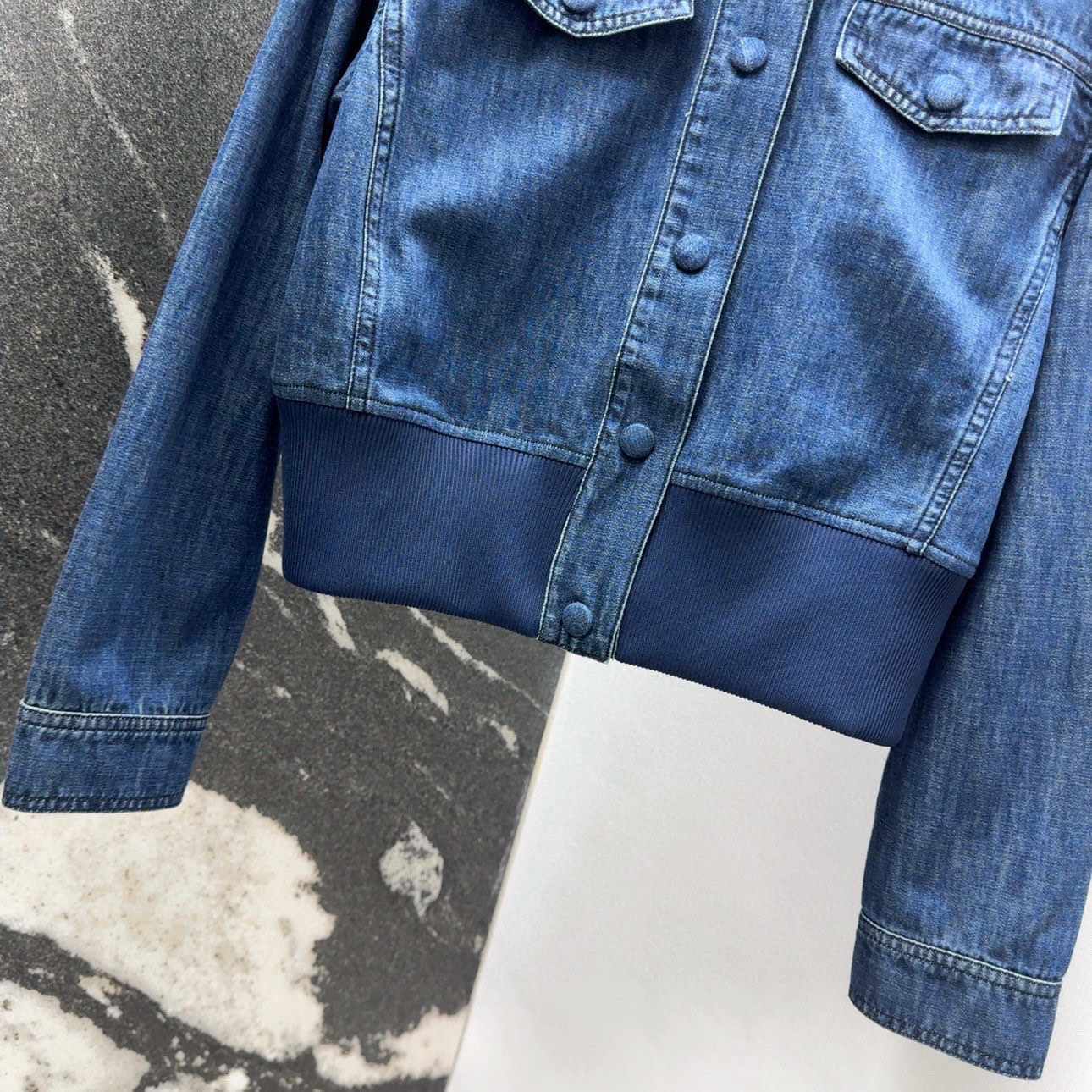 “Vintage Female Cowboy Jacket: Custom-Made Mordon Fabric with Retro Style and Water-Washing Detail” - 图片 5