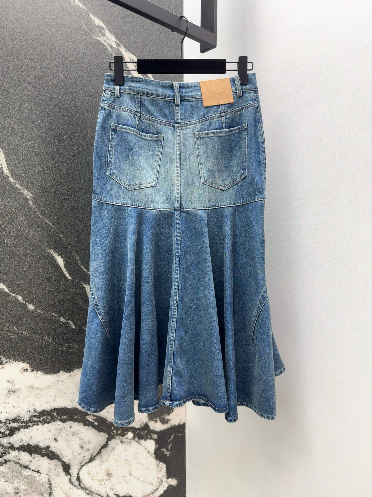 “Retro Cowfish Half-Dress with High-Butt-Ass Hips: Stylish Scavenging Dress for Effortless Style” - 图片 7