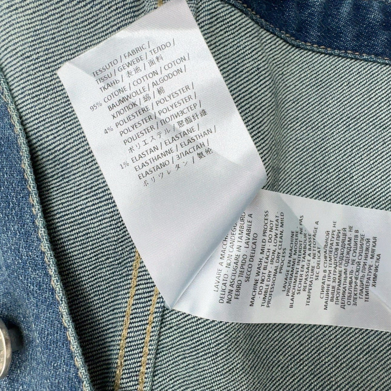 Title: P672 Original Femininity Suit with Retro-Washed Cowboy Coat in Autumn Summary: A girl wears a unique outfit with a big umbrella dress and a bluestone-washed cowboy coat. - 图片 8