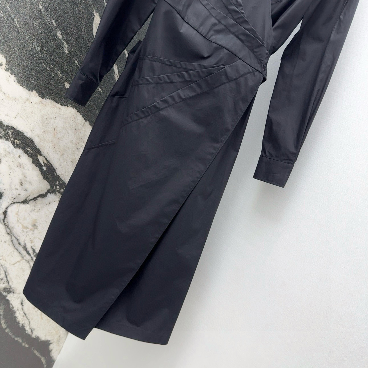Title: Stylish One-Size-Fits-All Female Suit with Autumn Dress and Tie Summary: P672 suit includes lined dress and tie, perfect for a stylish and coordinated look. - 图片 4