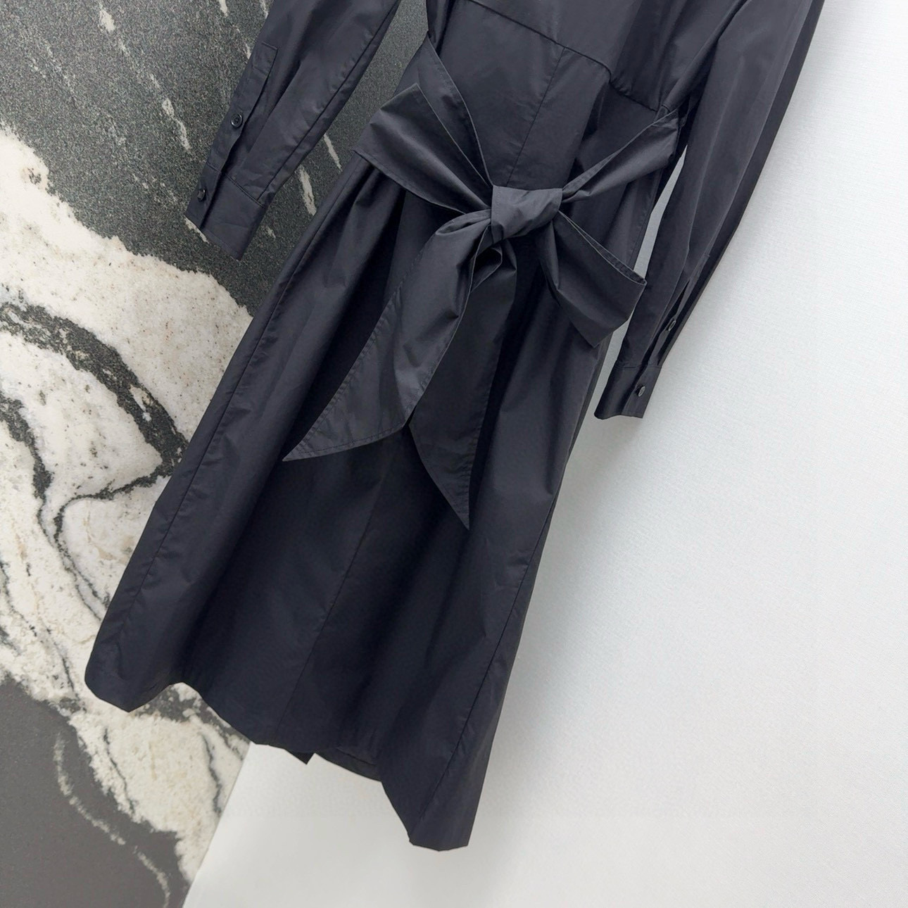 Title: Stylish One-Size-Fits-All Female Suit with Autumn Dress and Tie Summary: P672 suit includes lined dress and tie, perfect for a stylish and coordinated look. - 图片 9