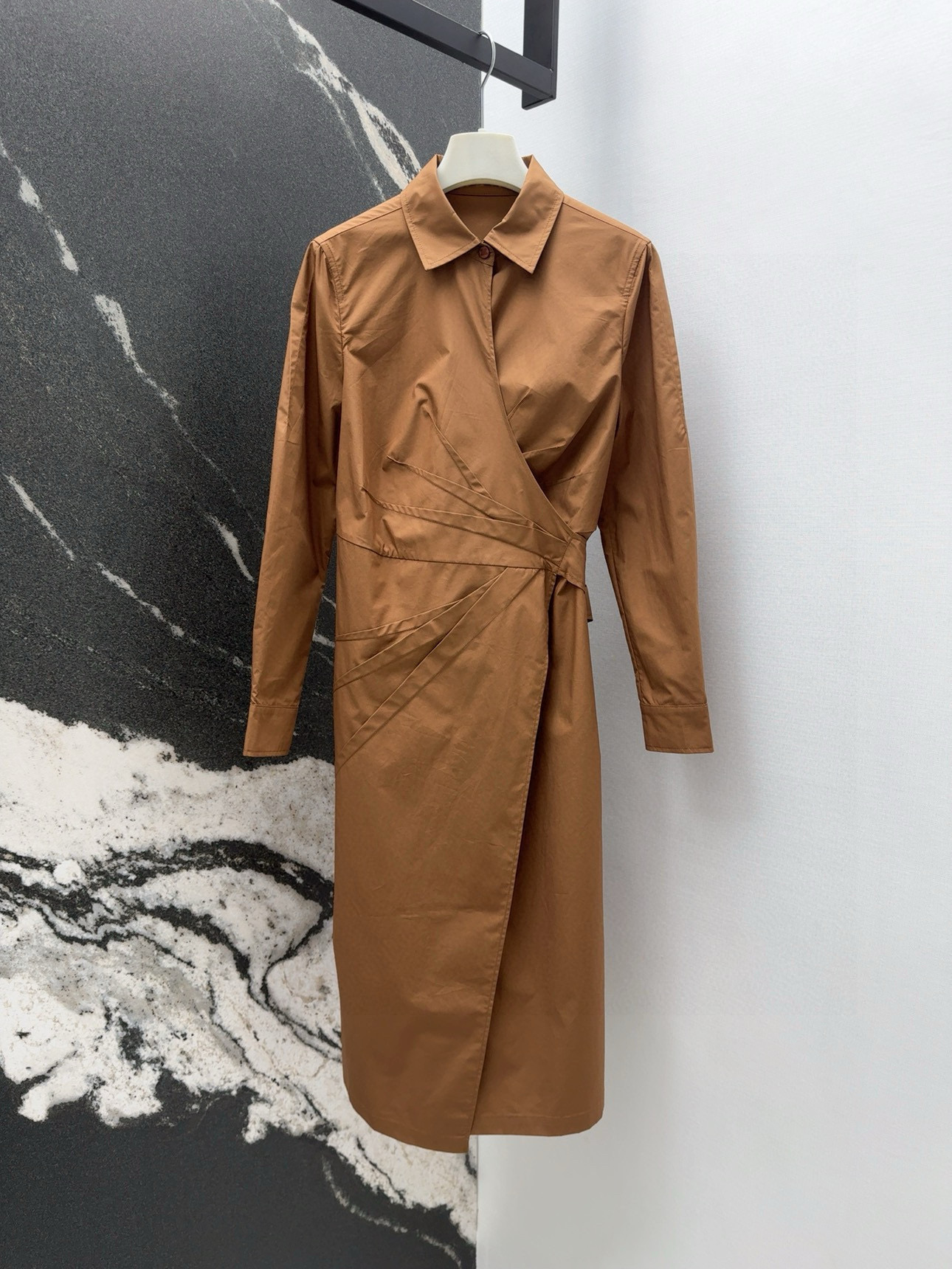 Stylish Female Suit with Matching Dress and Tie: P672 One-Size-Fits-All Package - 图片 1