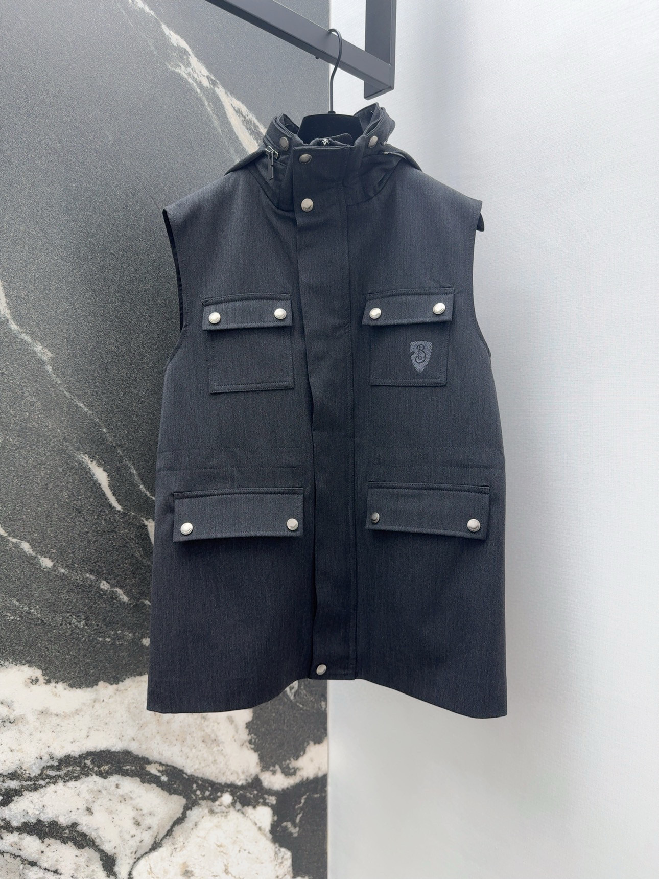 “Classic Logo Embroidered Autumn Coat with Feminine Design and Practical Features” - 图片 1