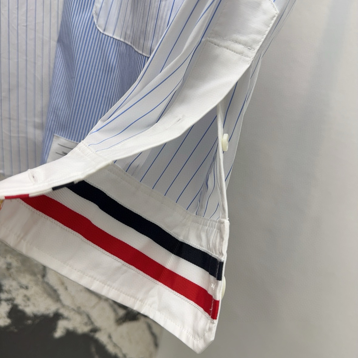 Stylish Colored Long-Sleeved Shirt with Classic Design and Comfortable Cotton Fabric for Young Women - 图片 6