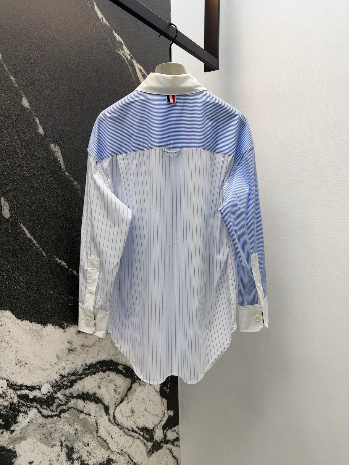 Stylish Colored Long-Sleeved Shirt with Classic Design and Comfortable Cotton Fabric for Young Women - 图片 8
