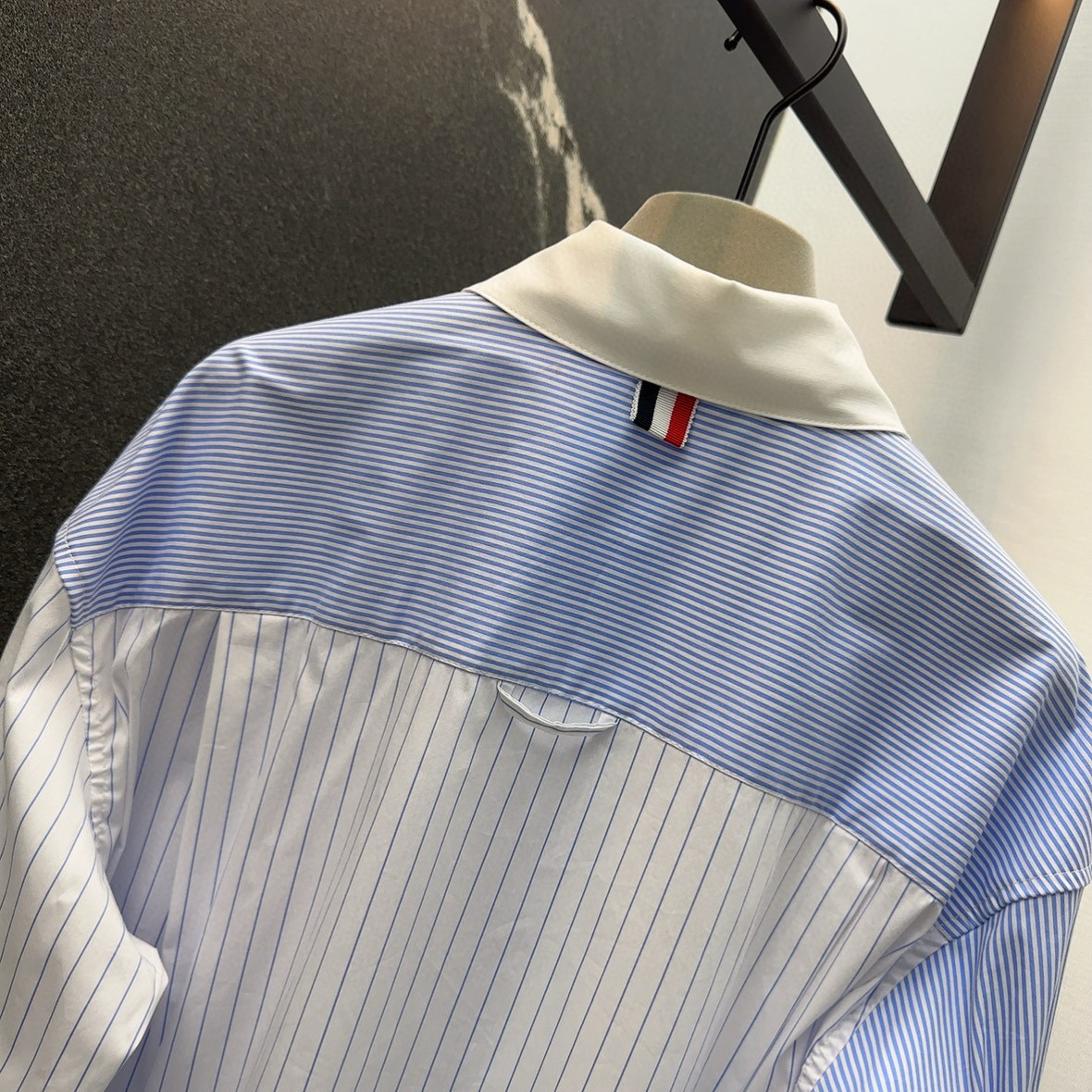 Stylish Colored Long-Sleeved Shirt with Classic Design and Comfortable Cotton Fabric for Young Women - 图片 9