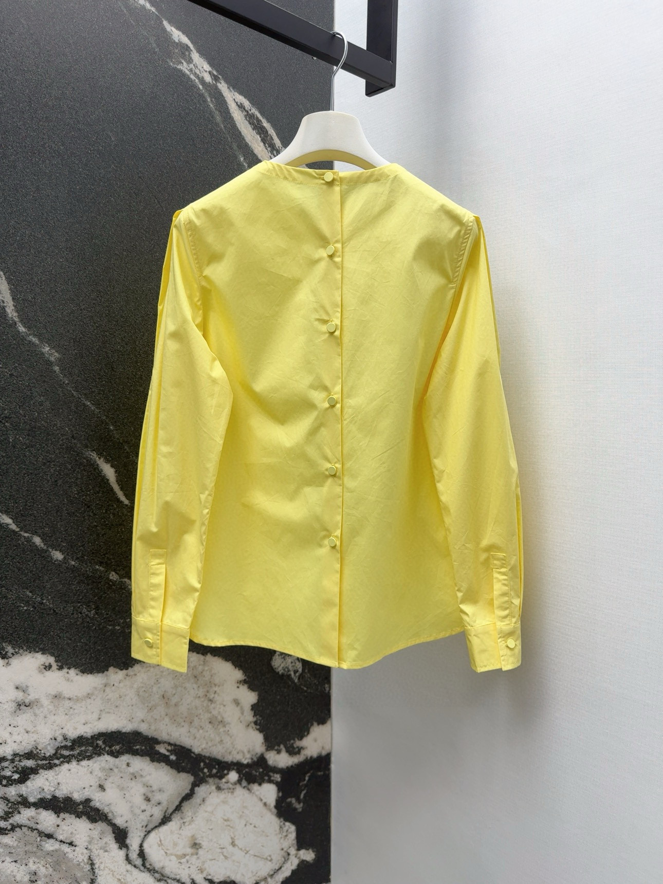 “Women’s P528 Suit: Stylish Autumn Shirts in Lemon Yellow, Cosmopolitan Design with Elegant Tweeds” - 图片 8