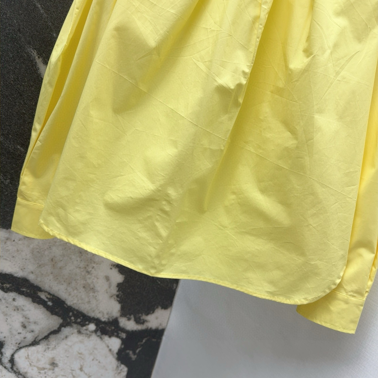 “Women’s P528 Suit: Stylish Autumn Shirts in Lemon Yellow, Cosmopolitan Design with Elegant Tweeds” - 图片 5