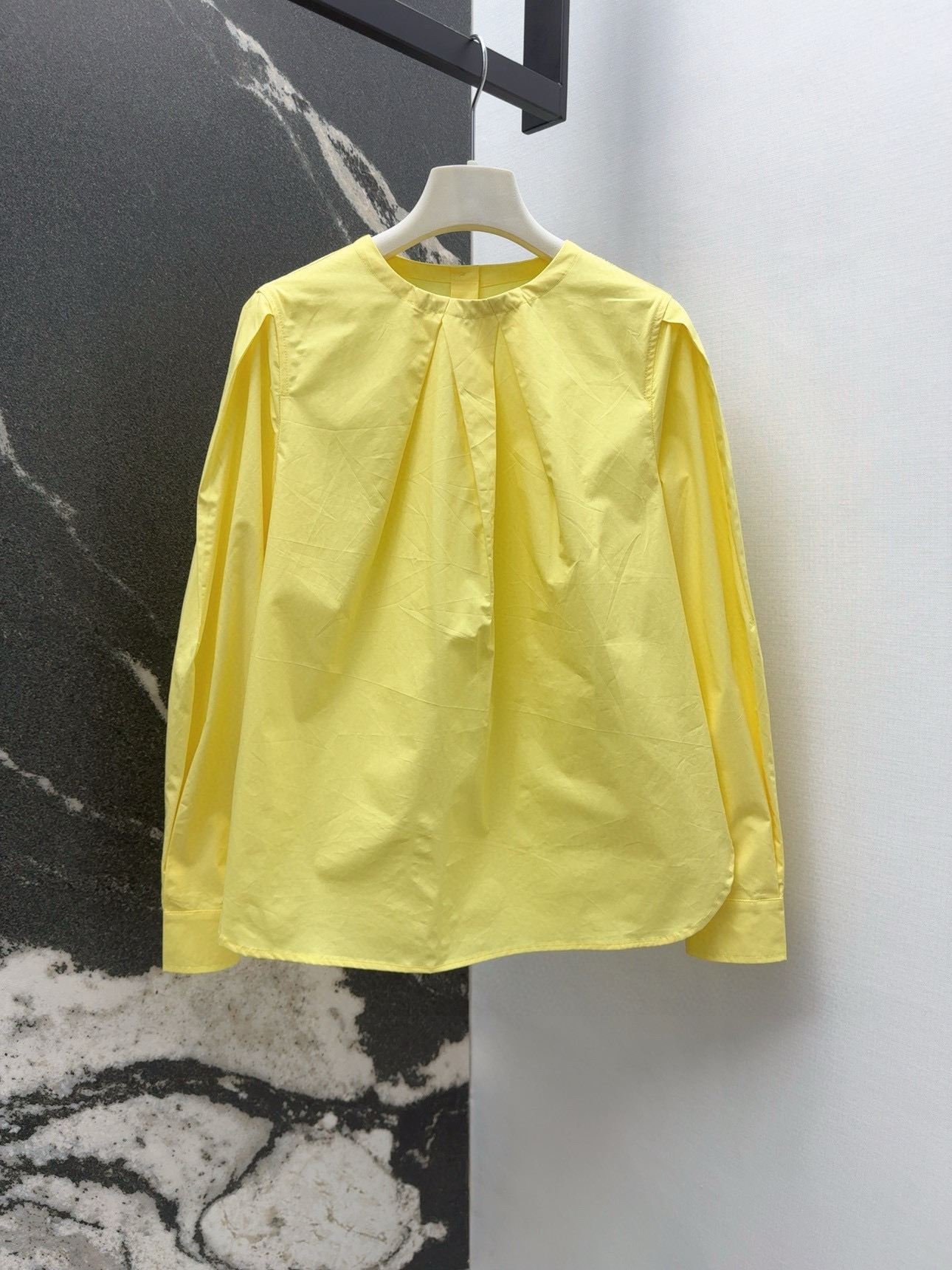 “Women’s P528 Suit: Stylish Autumn Shirts in Lemon Yellow, Cosmopolitan Design with Elegant Tweeds” - 图片 1