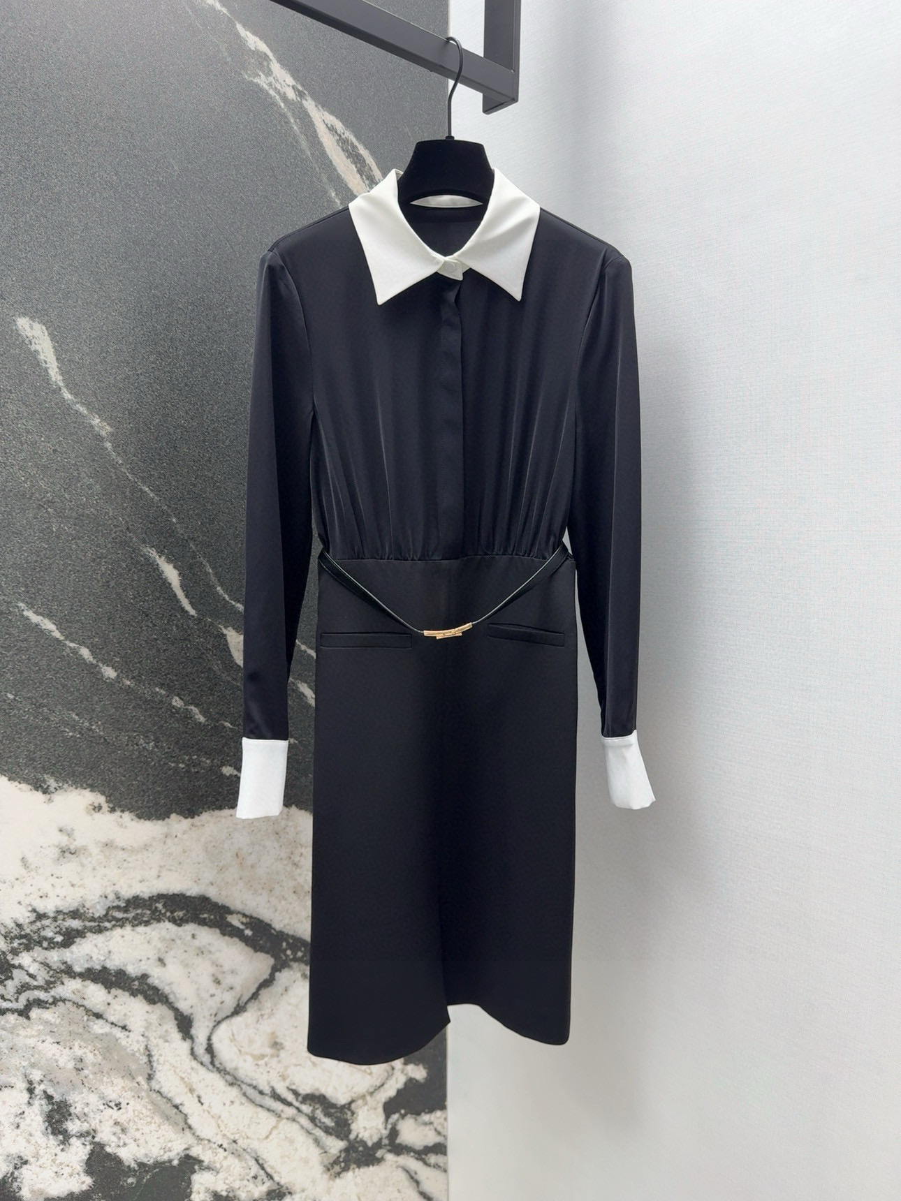 Title: Women’s Single-Assed Black Dress with Shirt Collar and Metal Buttons Summary: Black dress with unique design features like shirt collar, metal buttons, suitable for morning and autumn wear.