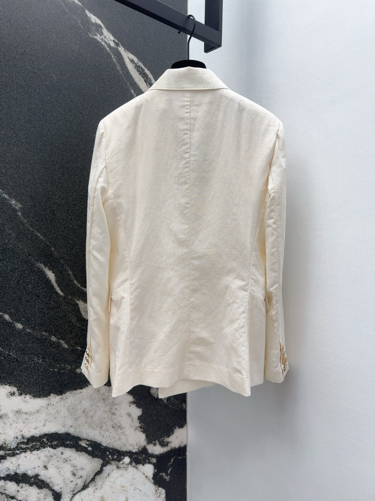 “Classic Double-Buttoned Mahjong Suit: Timeless Style for Autumn Mornings” - 图片 9