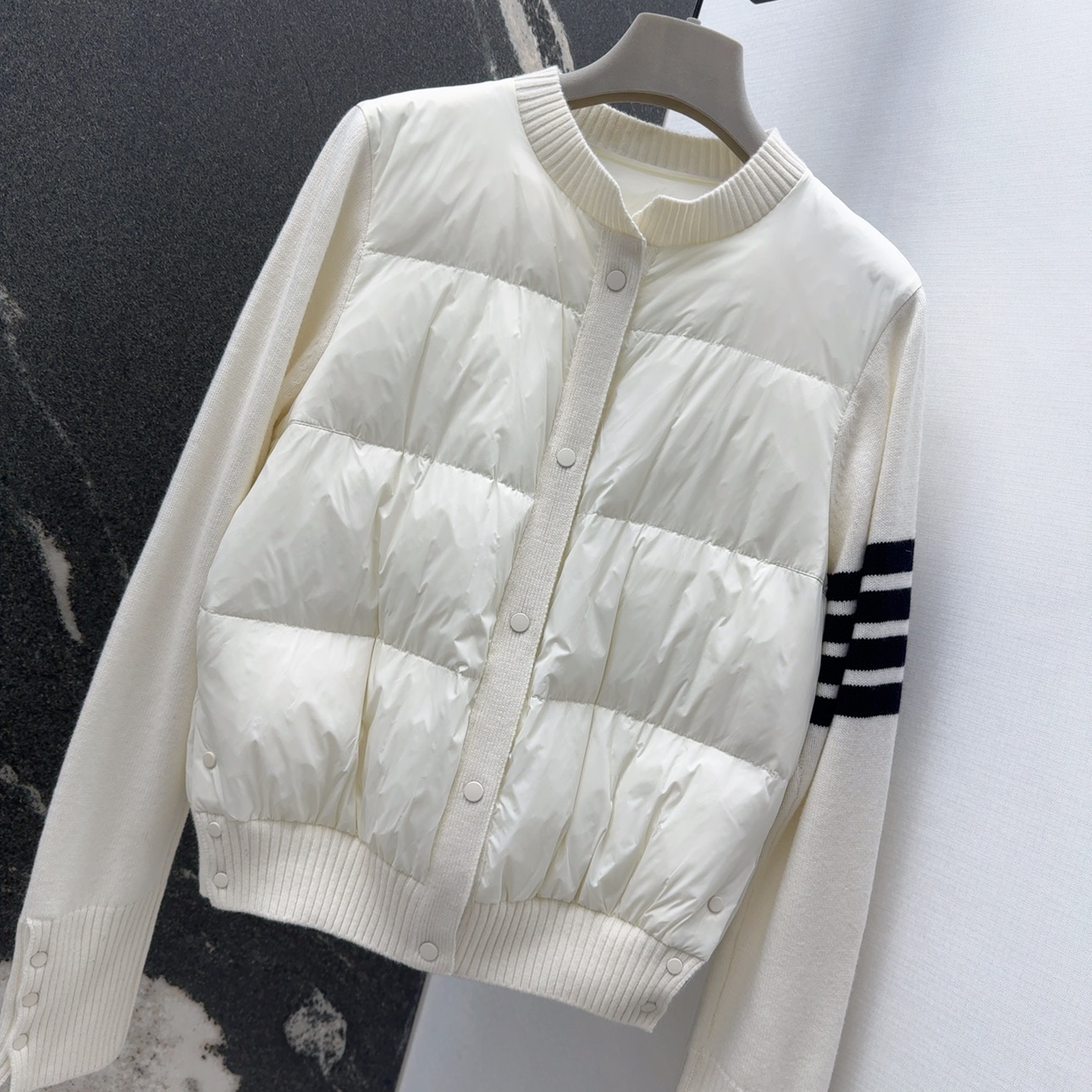 “Women’s Luxury Fall/Winter Suit Collection with Self-Heating Function and Elegant Design” - 图片 2