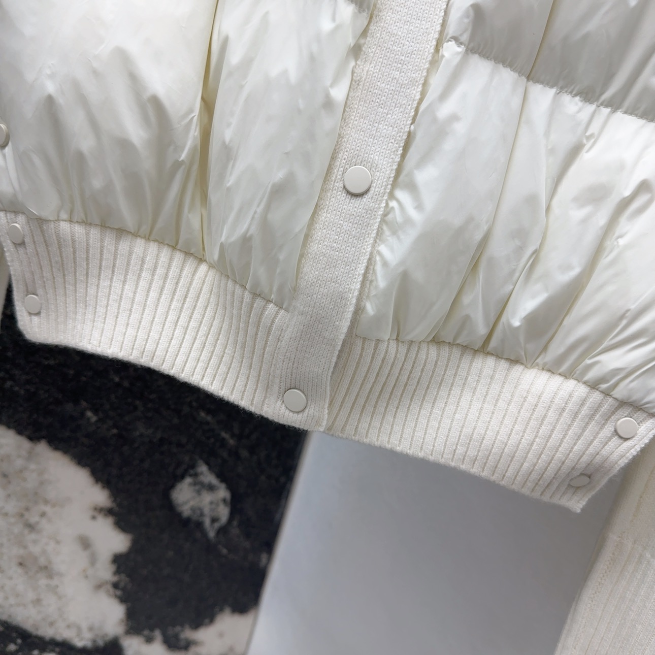 “Women’s Luxury Fall/Winter Suit Collection with Self-Heating Function and Elegant Design” - 图片 6