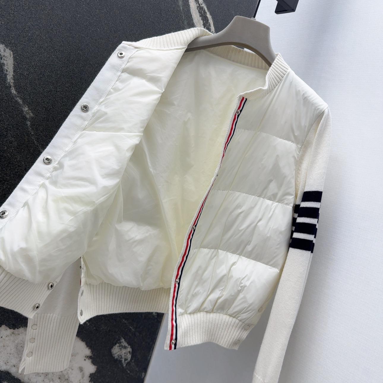 “Women’s Luxury Fall/Winter Suit Collection with Self-Heating Function and Elegant Design” - 图片 8
