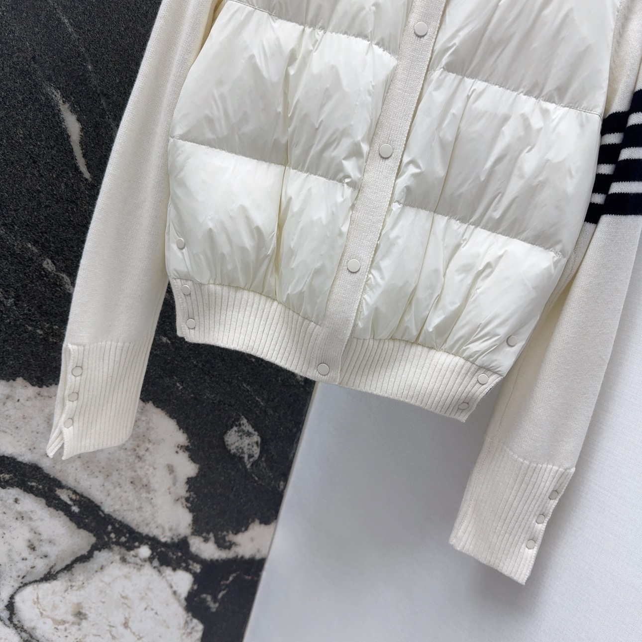 “Women’s Luxury Fall/Winter Suit Collection with Self-Heating Function and Elegant Design” - 图片 5