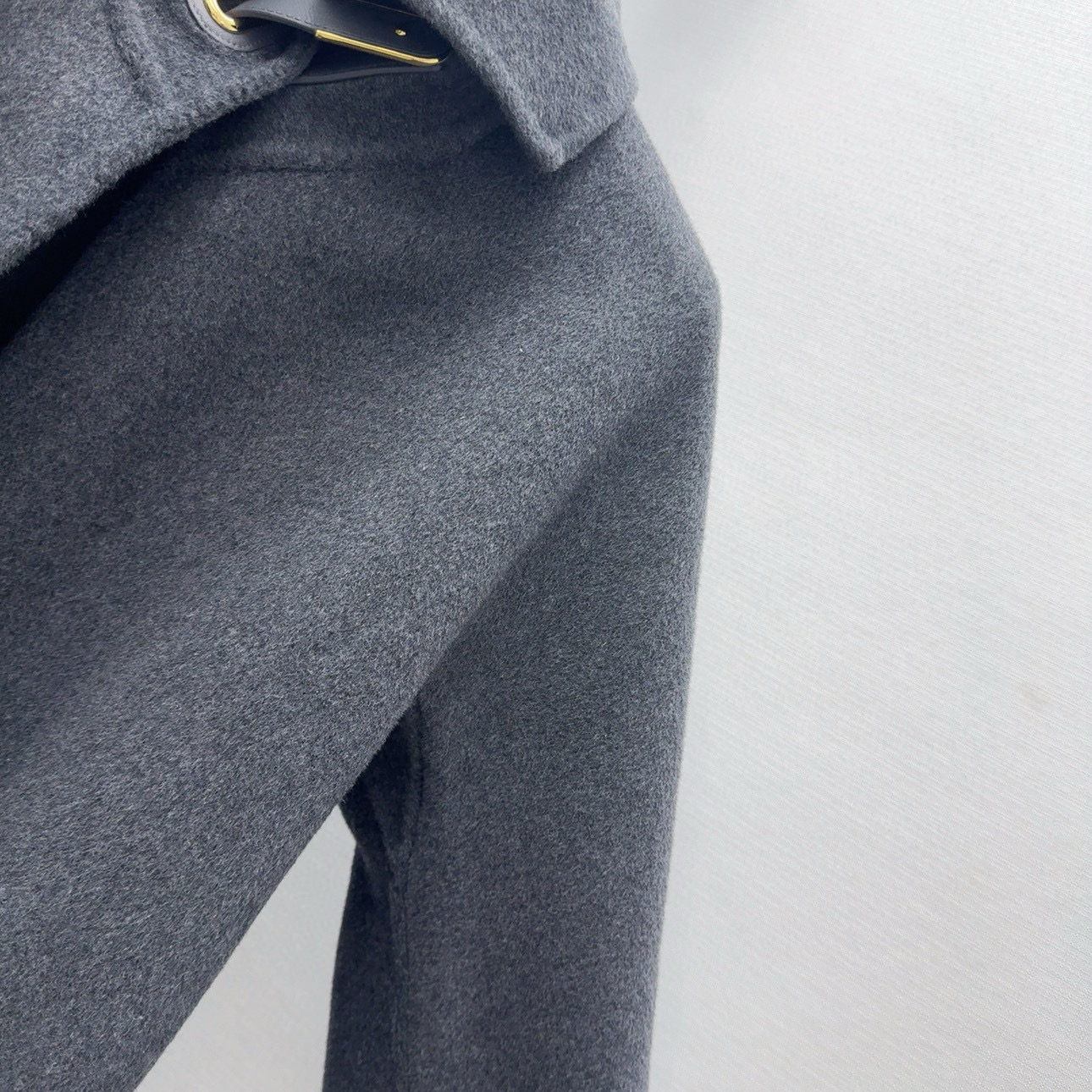 “Fall and Winter Fashion: Stylish Wool Coats for Business and Leisure by P1968 and LP 60SS” - 图片 4