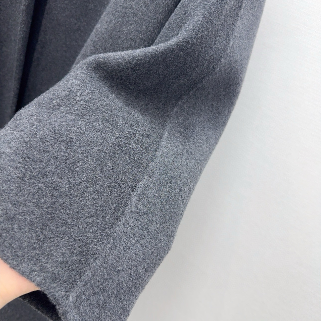 “Fall and Winter Fashion: Stylish Wool Coats for Business and Leisure by P1968 and LP 60SS” - 图片 6