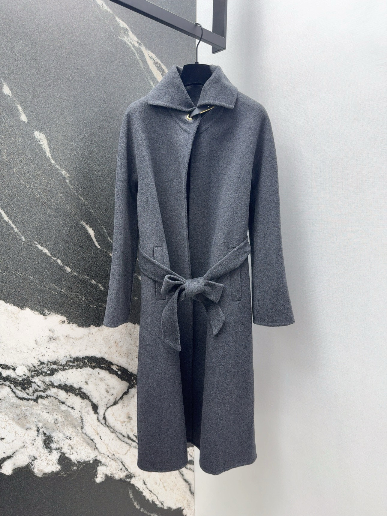 “Fall and Winter Fashion: Stylish Wool Coats for Business and Leisure by P1968 and LP 60SS” - 图片 1