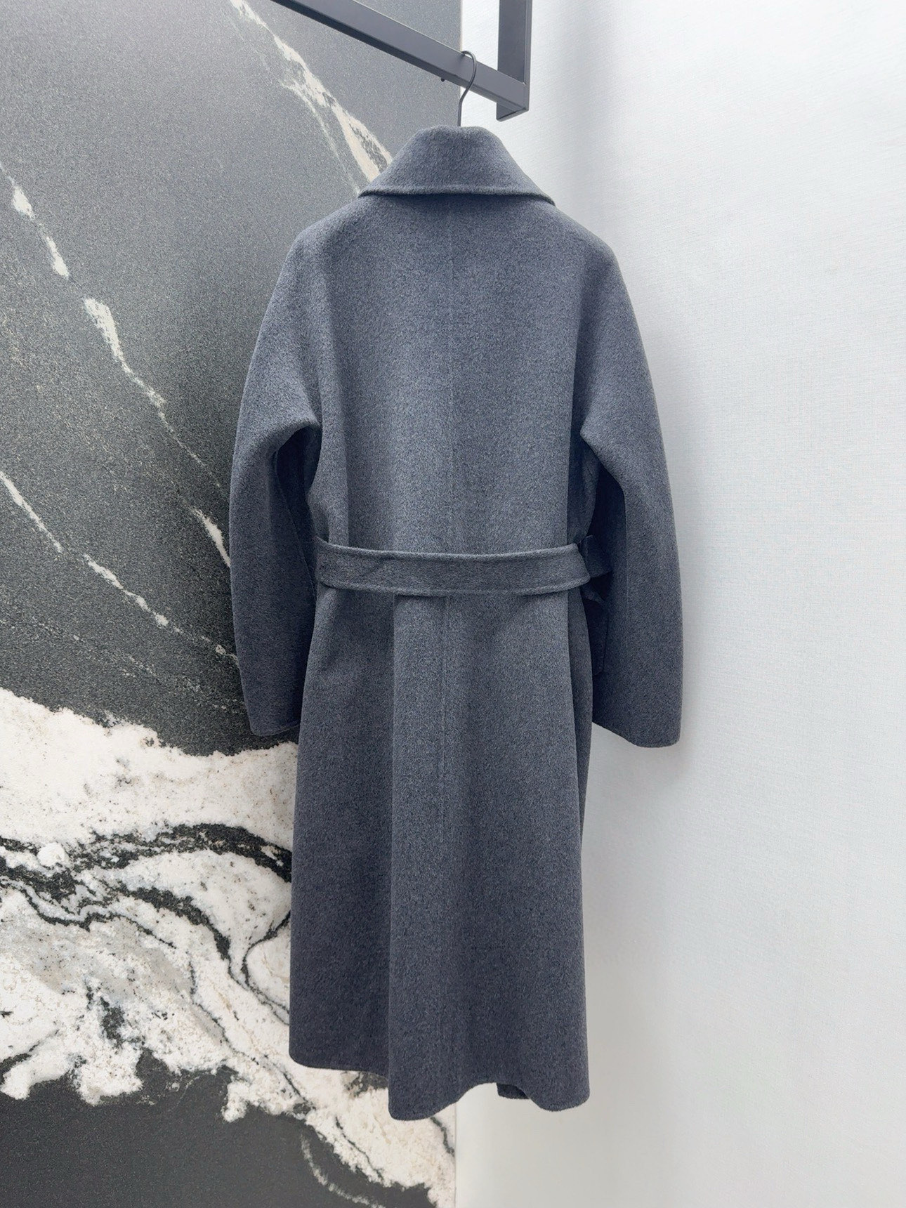 “Fall and Winter Fashion: Stylish Wool Coats for Business and Leisure by P1968 and LP 60SS” - 图片 9