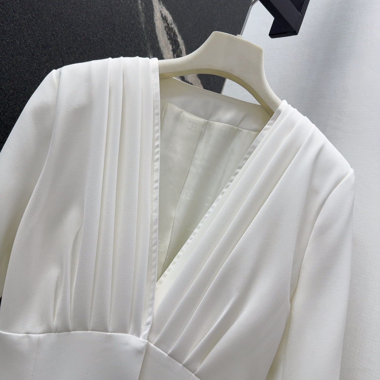 “New Scooter V: Stylish and Comfortable Design for Females – Scrambling and French Elegance” - 图片 2