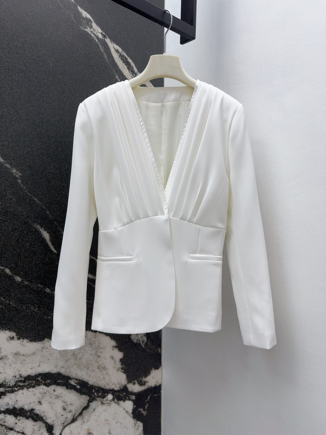 “New Scooter V: Stylish and Comfortable Design for Females – Scrambling and French Elegance”