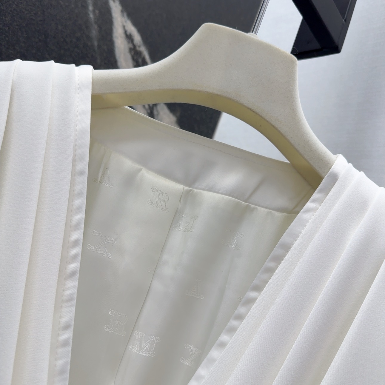 “New Scooter V: Stylish and Comfortable Design for Females – Scrambling and French Elegance” - 图片 3