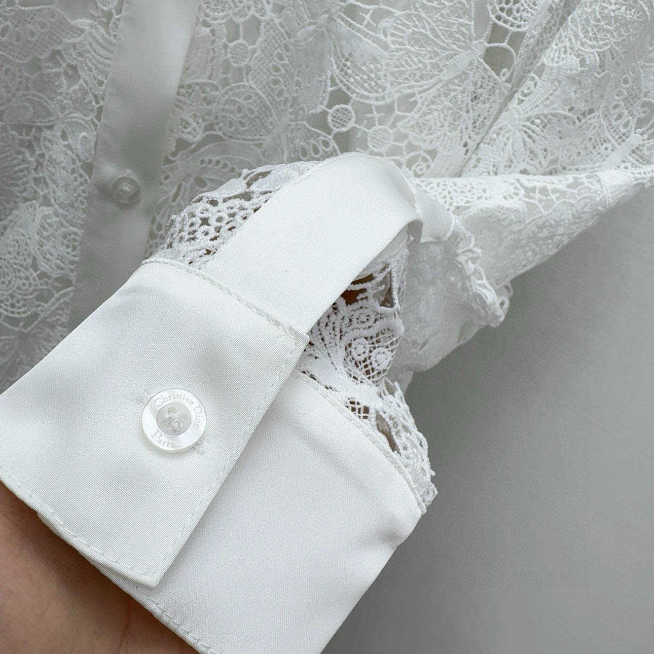 Title: P696 Original Scavenging Dress 25SS Butterfly Series Summary Summary: Elegant, romantic P696 dress with butterflies, laced shirts, and a special aroma, capturing hearts. - 图片 6