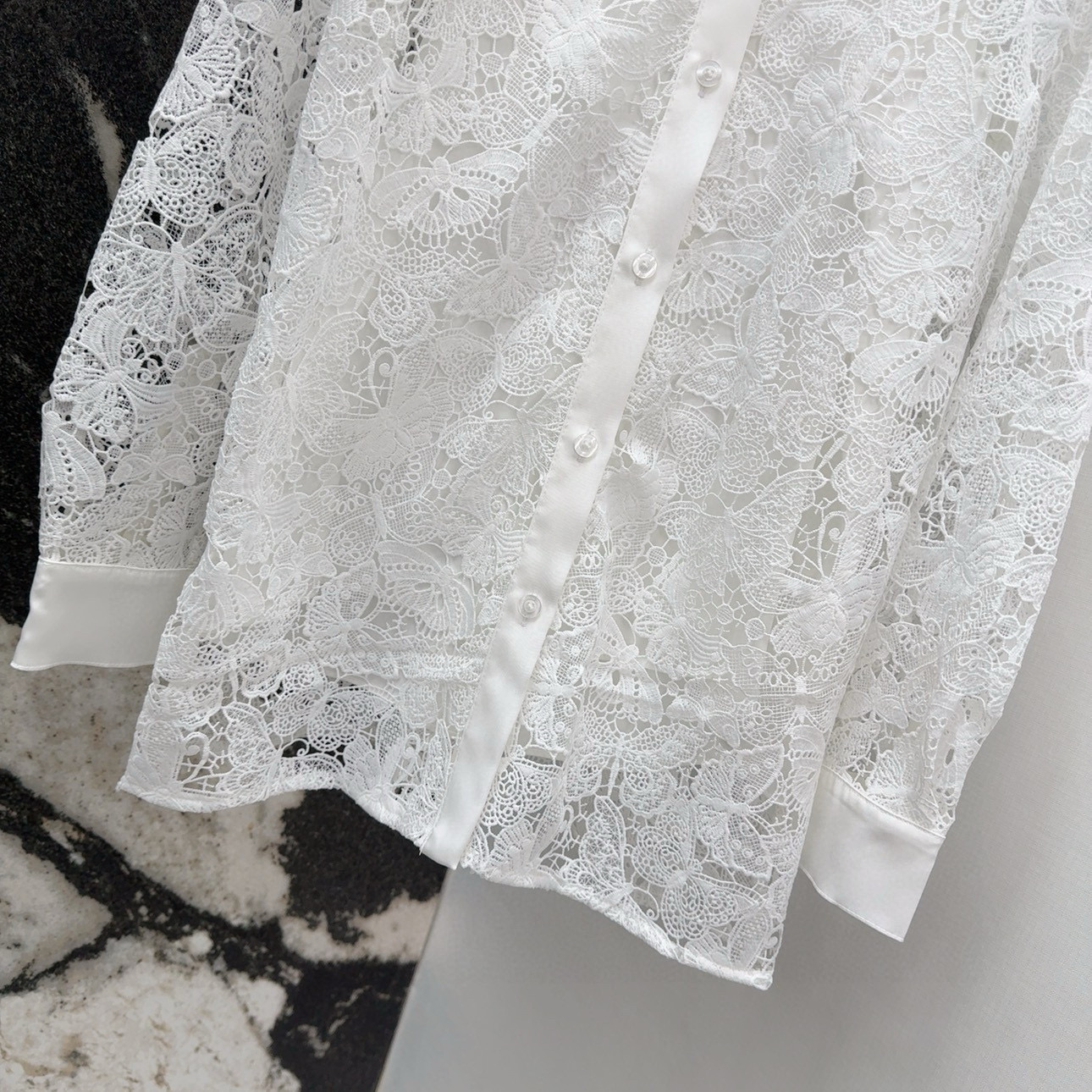 Title: P696 Original Scavenging Dress 25SS Butterfly Series Summary Summary: Elegant, romantic P696 dress with butterflies, laced shirts, and a special aroma, capturing hearts. - 图片 5