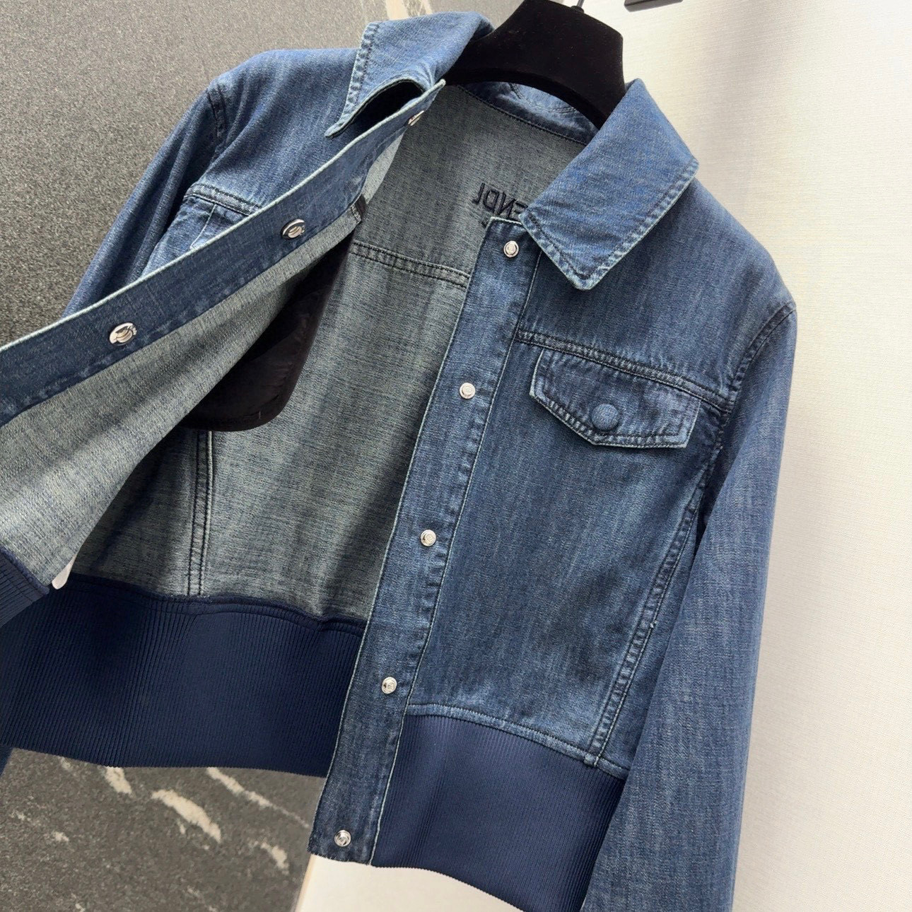 “Vintage Cowboy Jacket: Custom-Made Female Suit with Fresh Water-Washing Style” - 图片 7