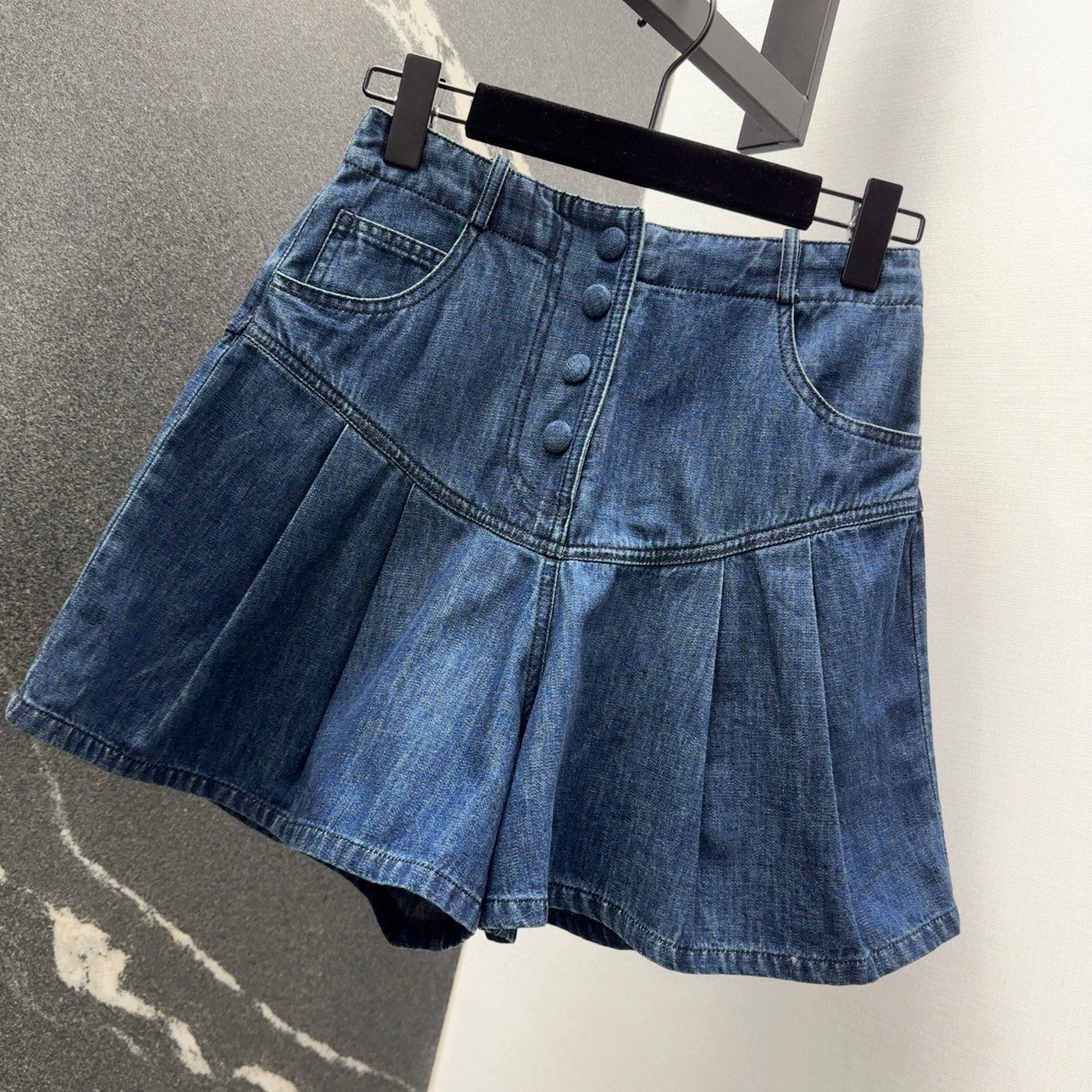 “Stylish Custom-Made Female Cowboy Shorts: Fresh Water-Washed, Quality Jeans with Retrospect Feeling and Twirl-Butts” - 图片 2