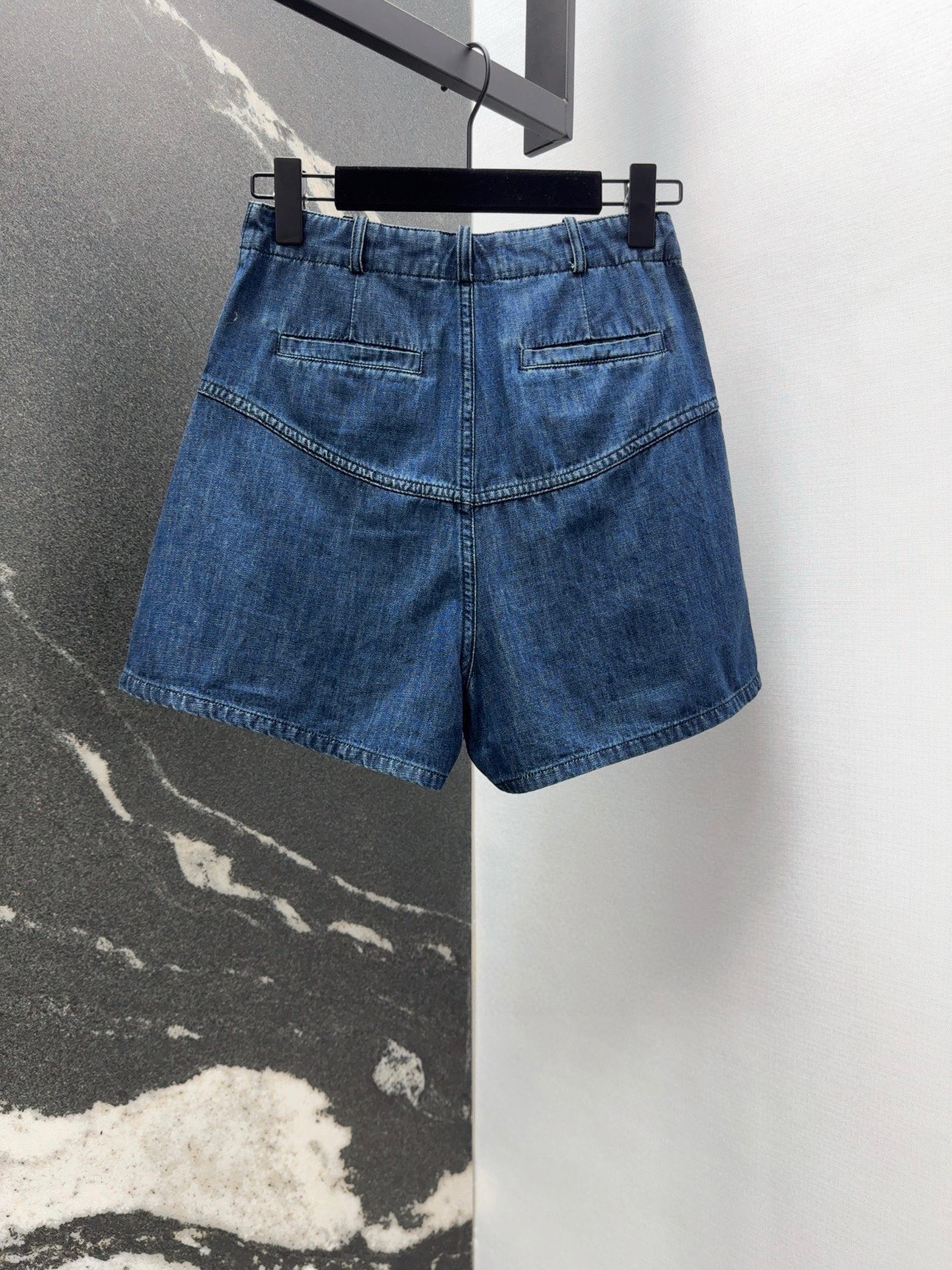 “Stylish Custom-Made Female Cowboy Shorts: Fresh Water-Washed, Quality Jeans with Retrospect Feeling and Twirl-Butts” - 图片 8