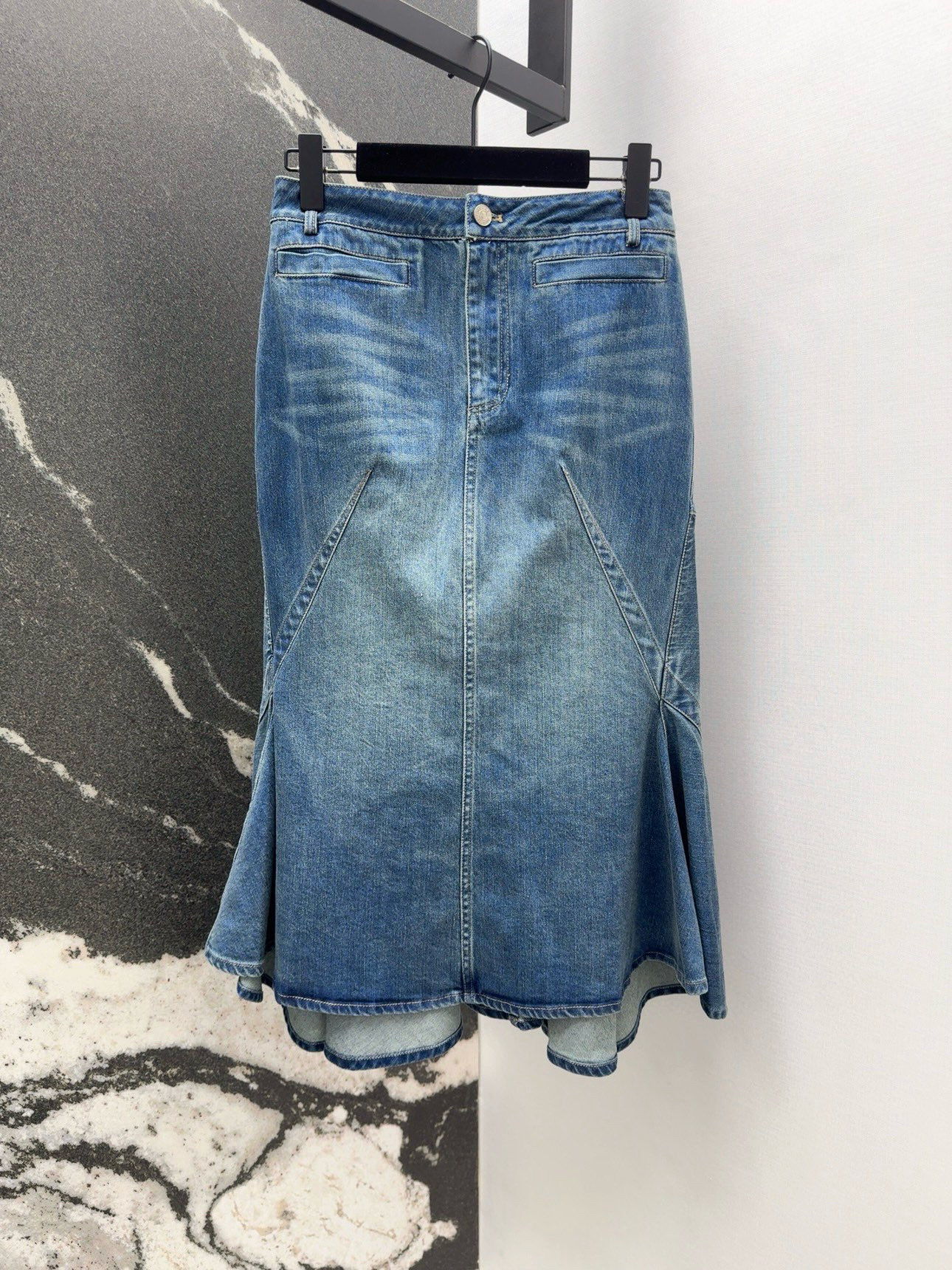 Title: Retro Cowfish Half-Dress with Unique Details – P648 Scavenging Dress Summary: High-butt-ass hips dress with blue-stone-washed cowboy face, stylish and self-t - 图片 1