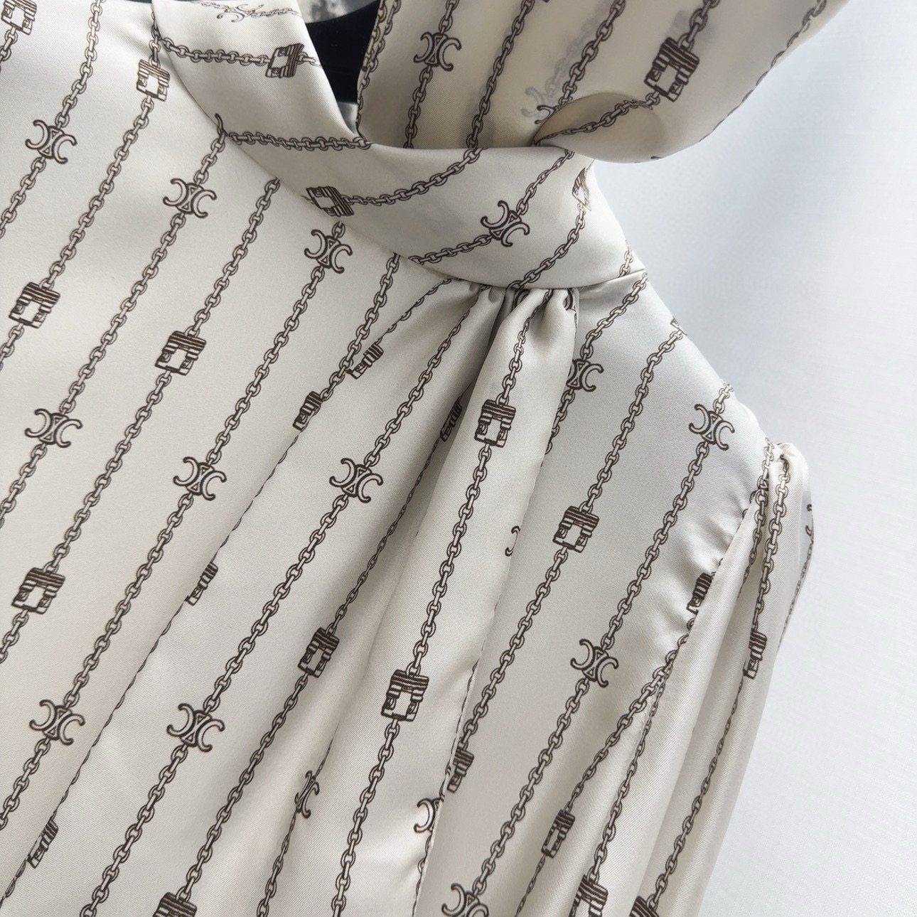 Title: Original Spectrum Women’s Clothes – Silk Collection Summary: Elegant, romantic, and glamorous silk clothes in various styles and sizes. - 图片 5