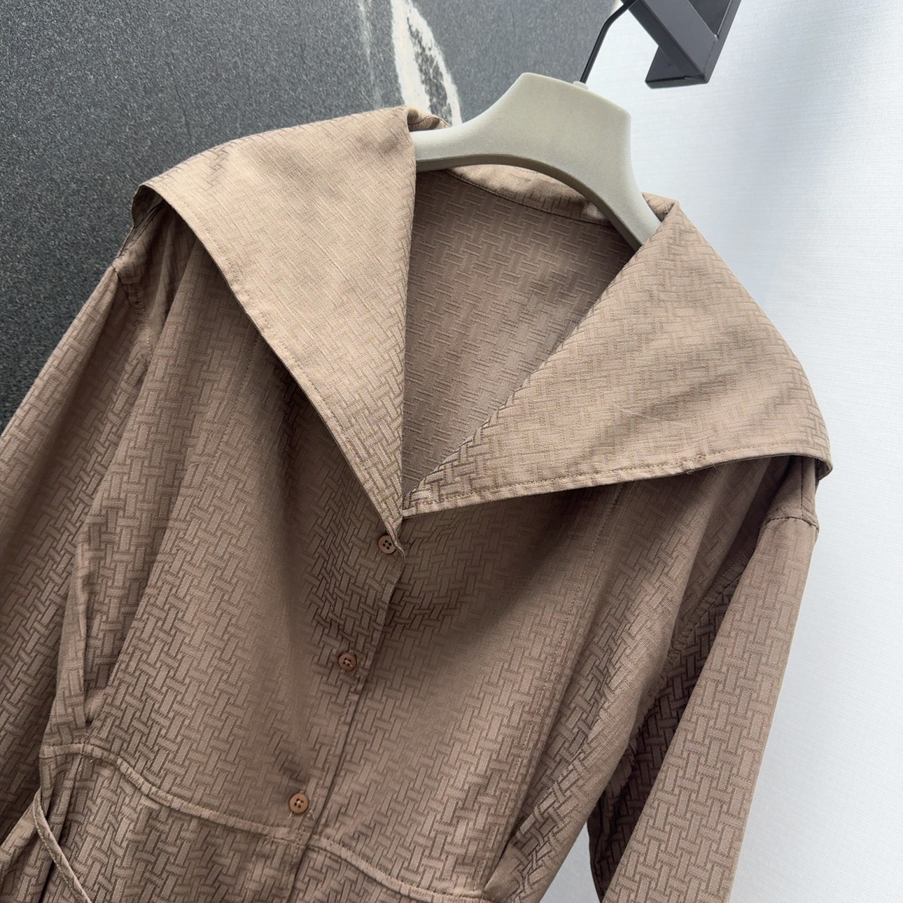 “Fall New H-Winded Women’s Clothing with Precision Design for Positioning and Pressure Treatment” - 图片 4