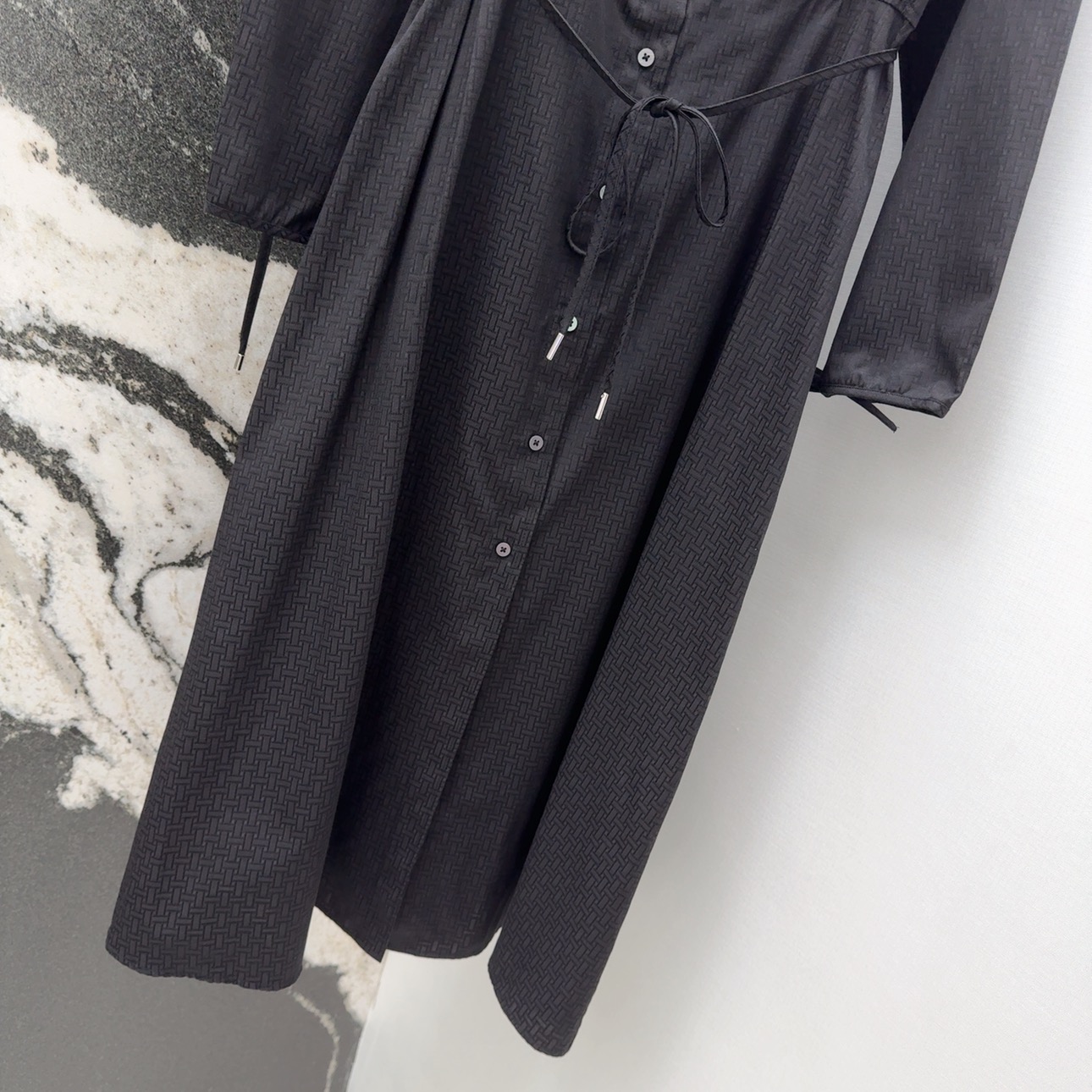 “Autumn Women’s Clothes: Wind-Tie Dress with Cuff Cuffs for Handling Atmospheric Pressure – 25SS Fashion” - 图片 5