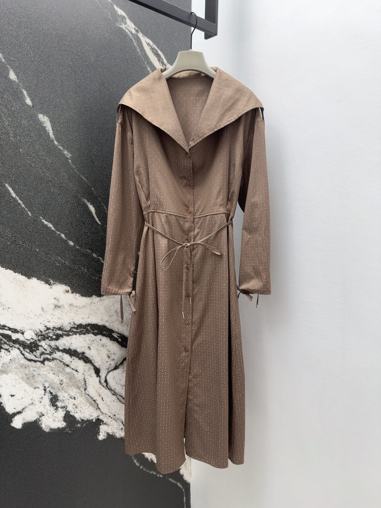 “Fall New H-Winded Women’s Clothing with Precision Design for Positioning and Pressure Treatment” - 图片 1