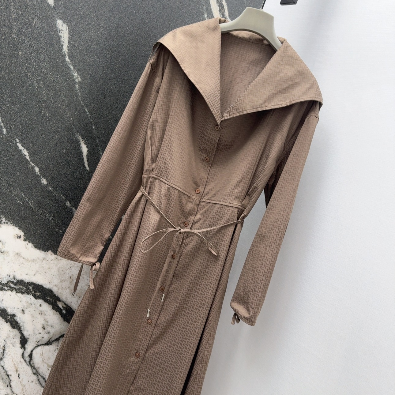 “Fall New H-Winded Women’s Clothing with Precision Design for Positioning and Pressure Treatment” - 图片 2